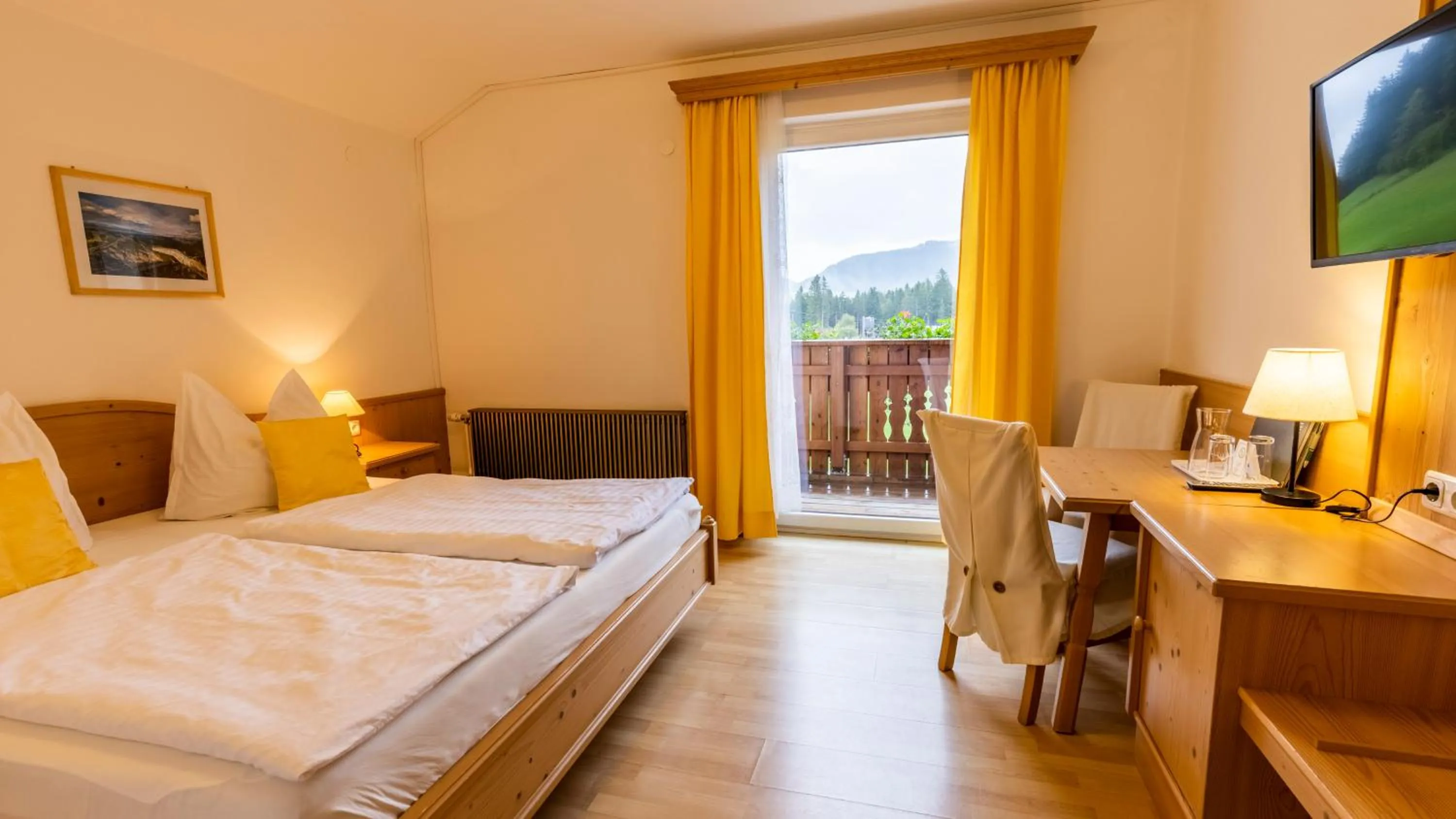 Photo of the whole room, Bed in Alpenhotel Ensmann
