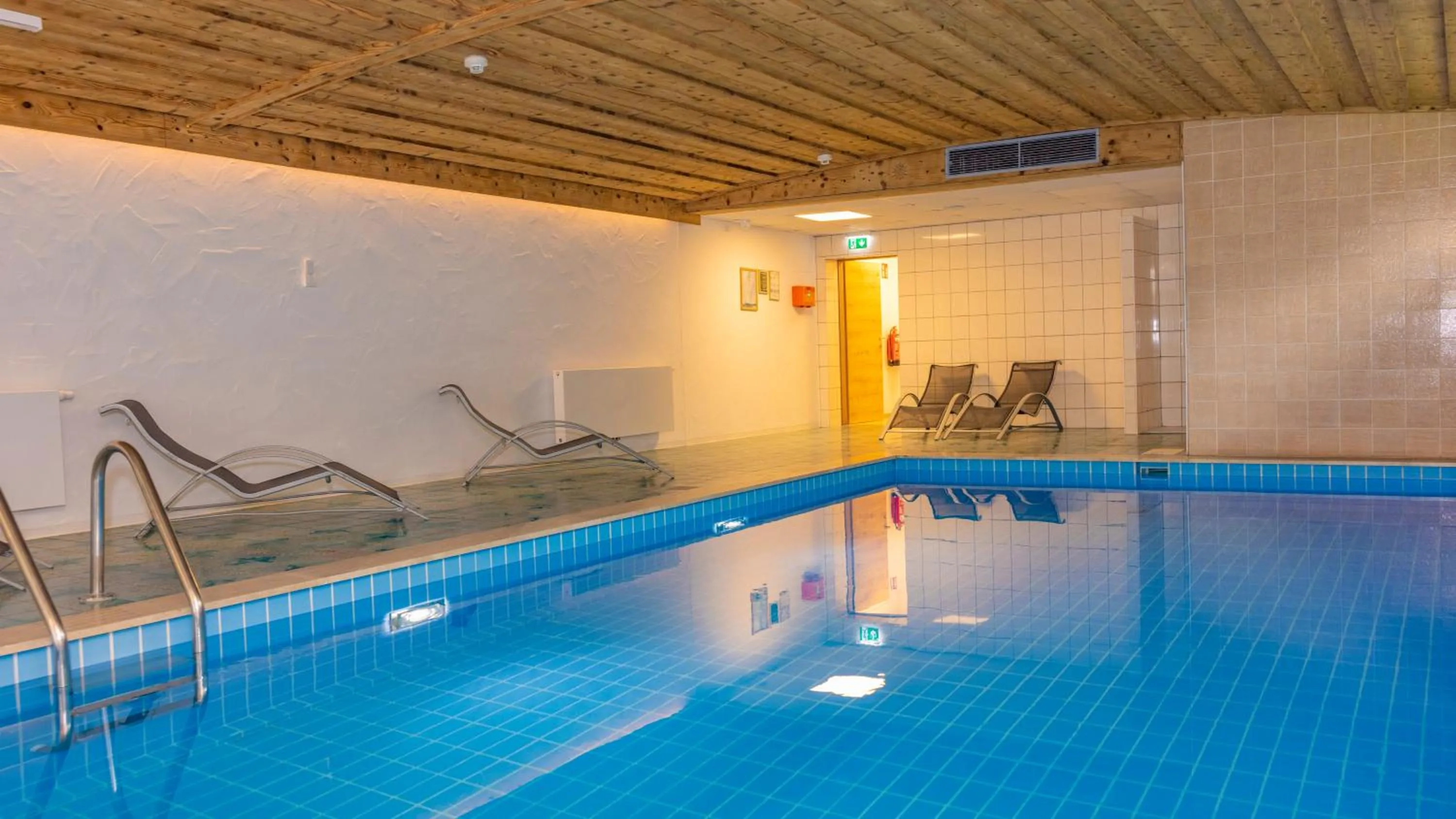 Swimming pool in Alpenhotel Ensmann