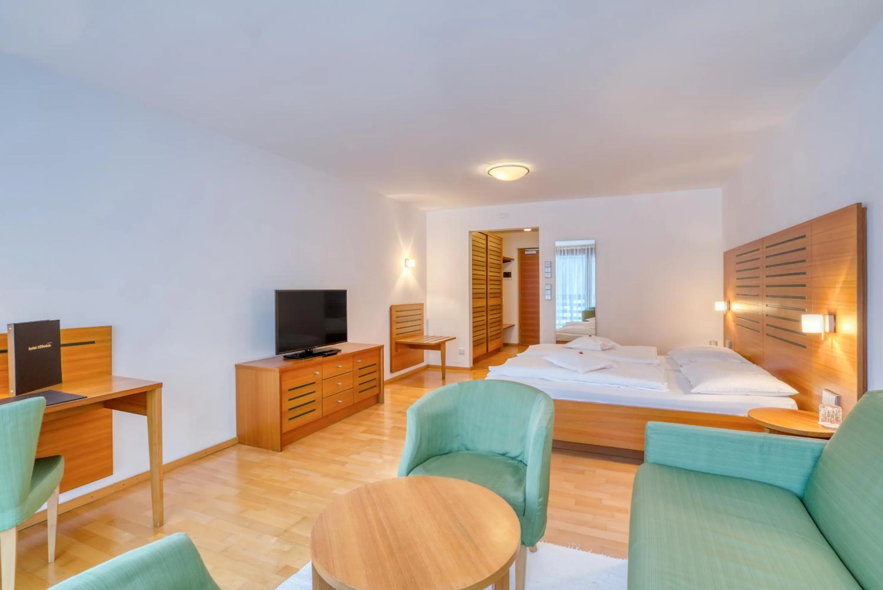 TV and multimedia, Bed in Hotel Cevedale