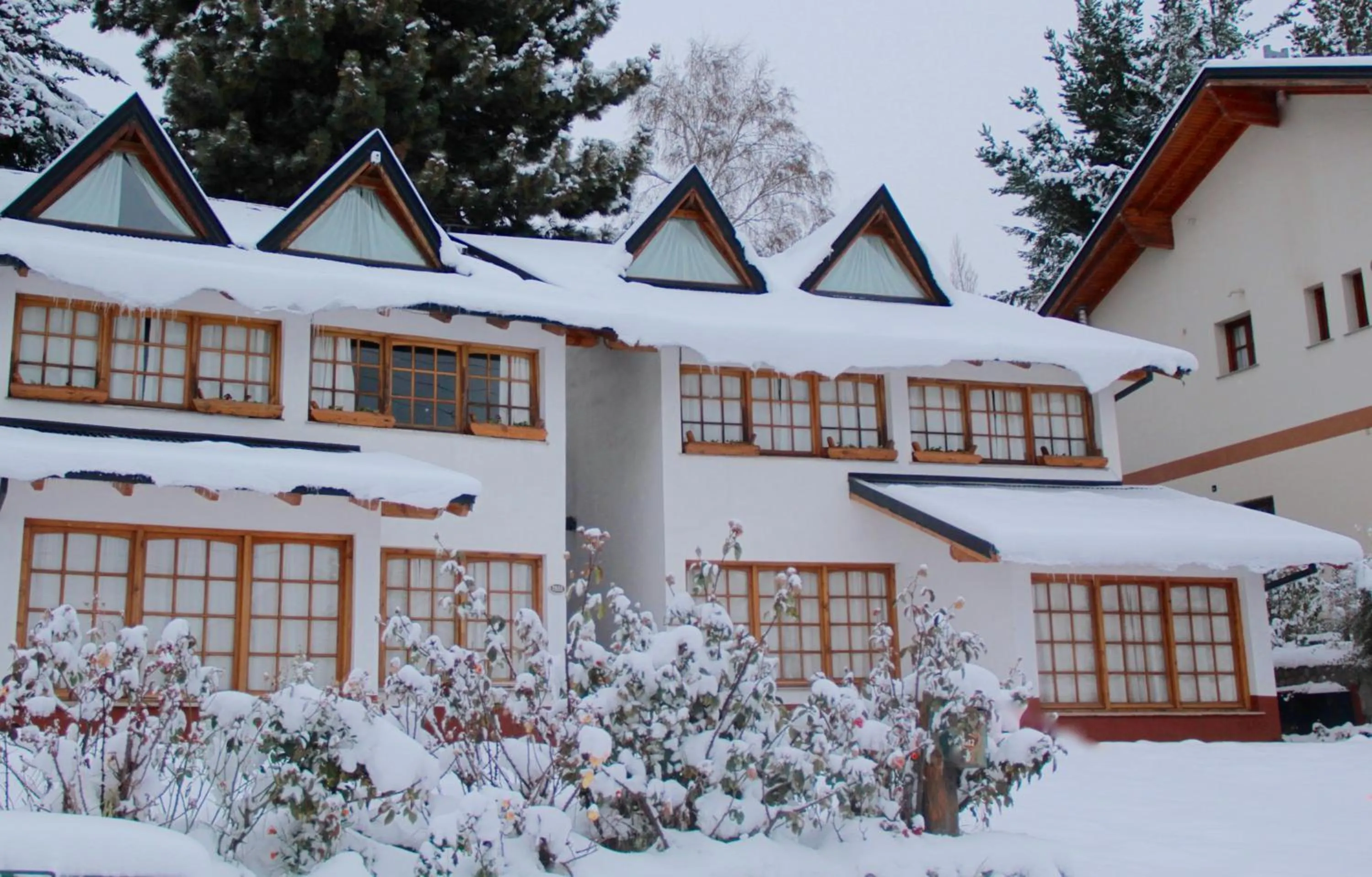 Winter in LA PONDEROSA Apart Hotel