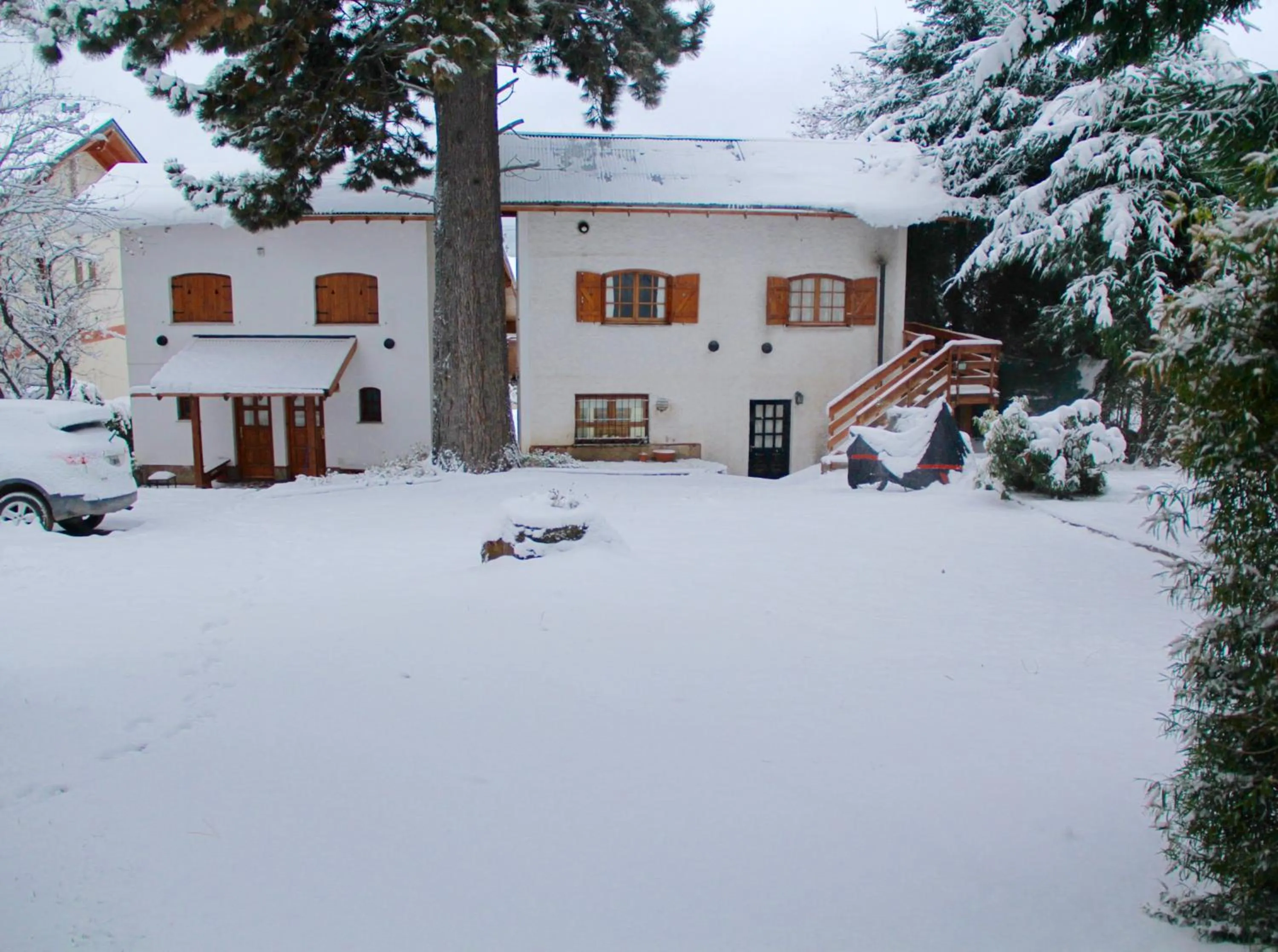 Winter in LA PONDEROSA Apart Hotel