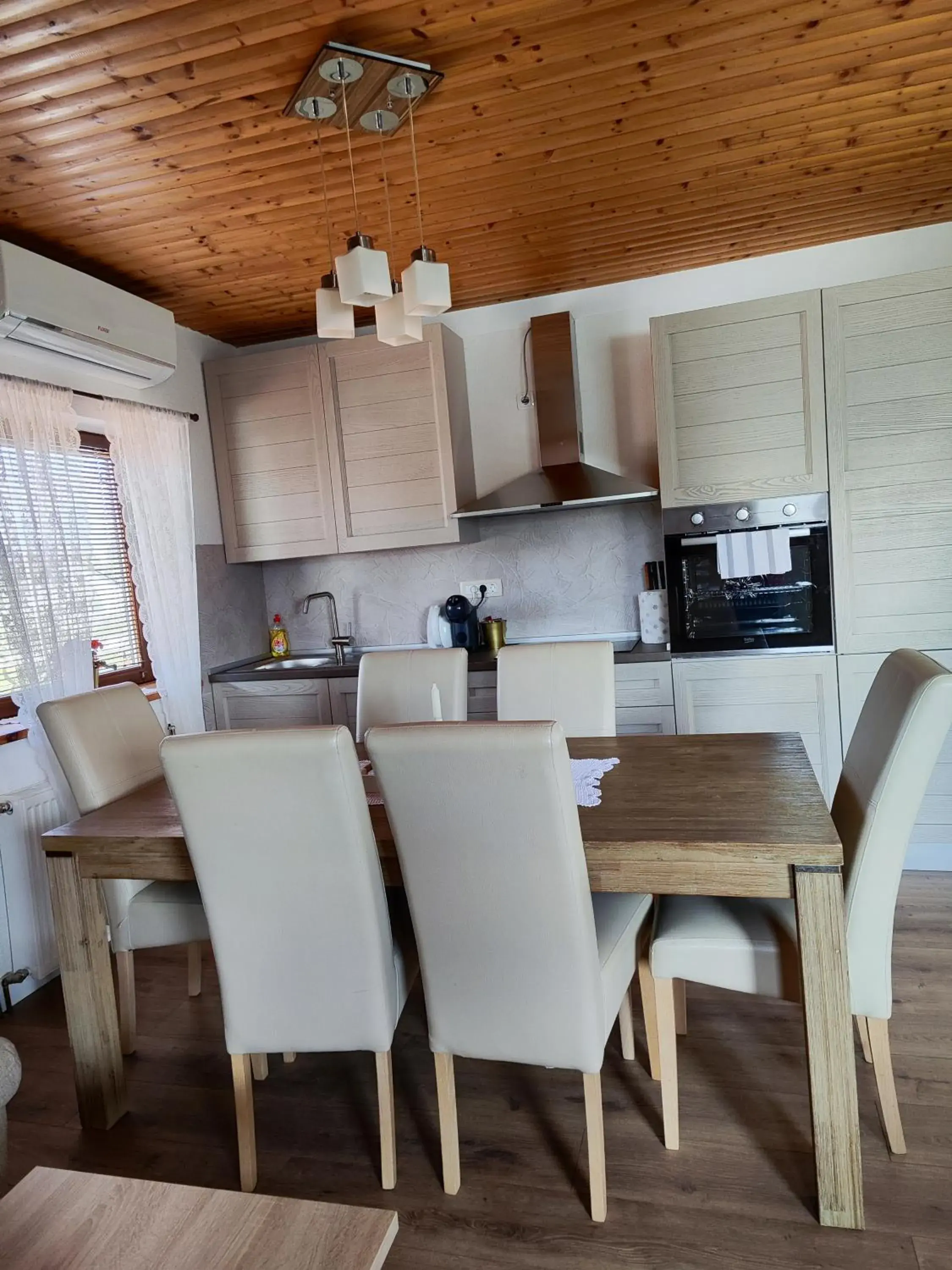 Two-Bedroom Apartment in House Leonarda Two-Bedroom Apartment in House Leonarda