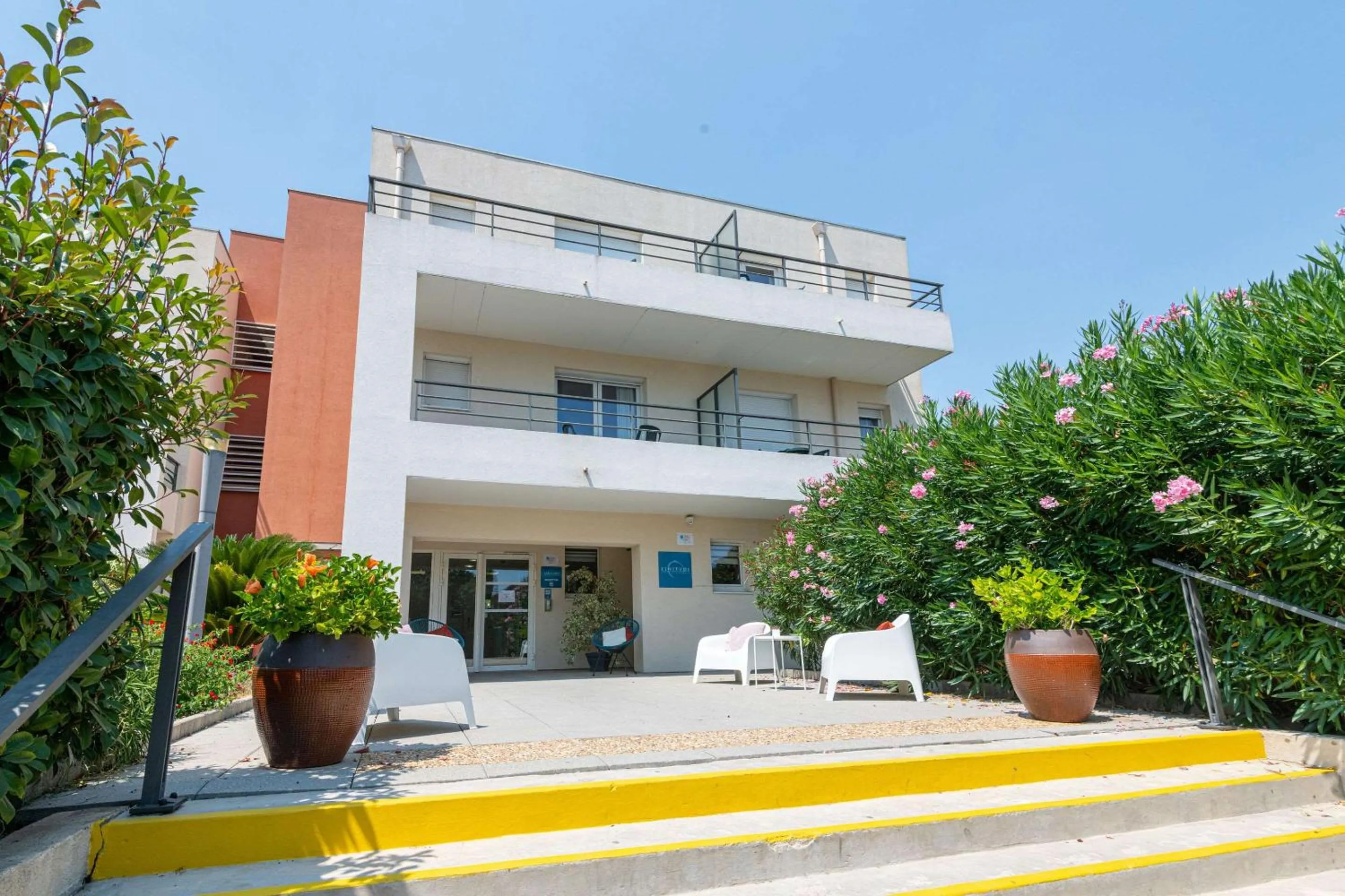 Property building in Comfort Aparthotel Cannes Mandelieu