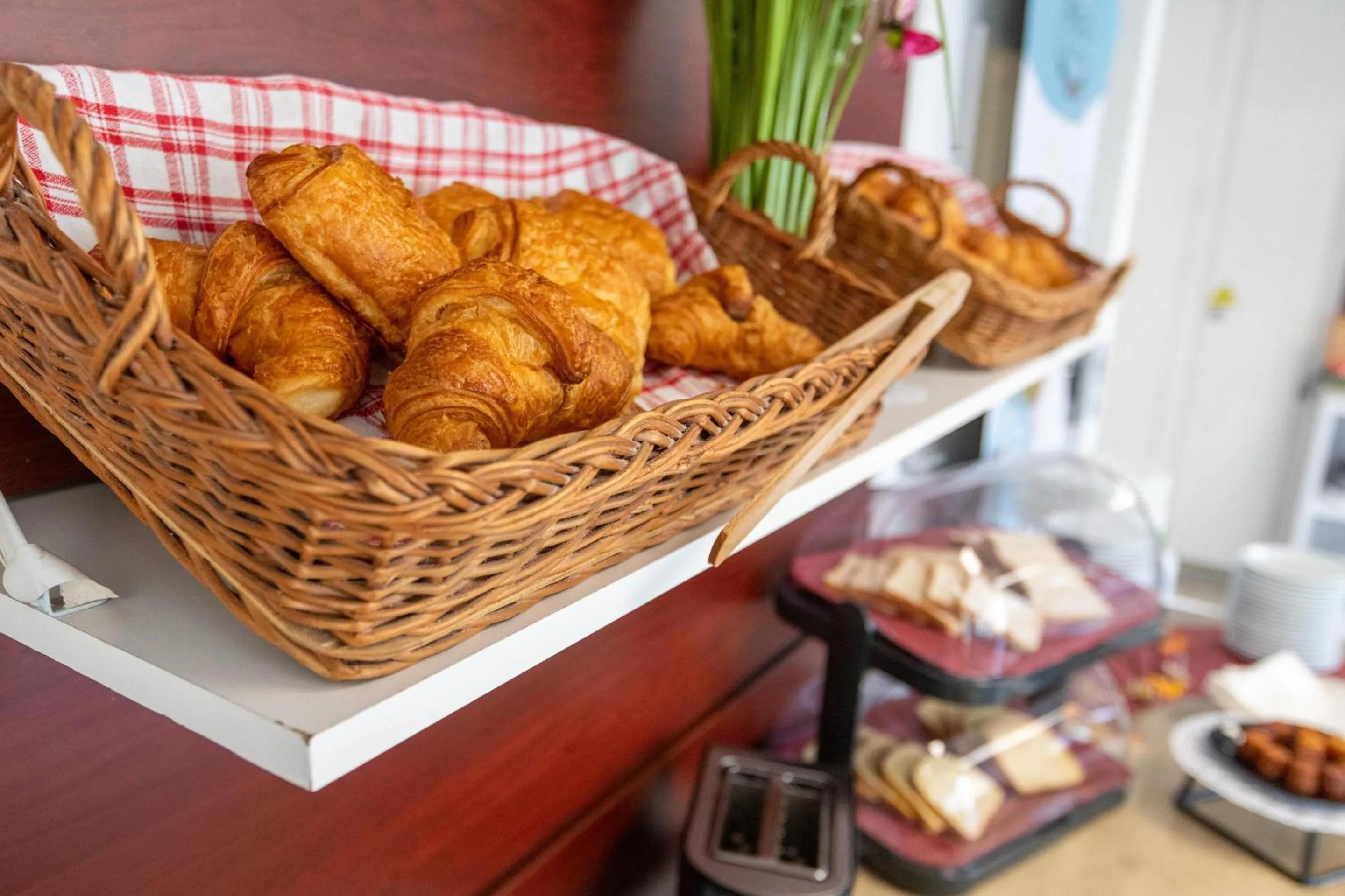 Breakfast in Comfort Aparthotel Cannes Mandelieu