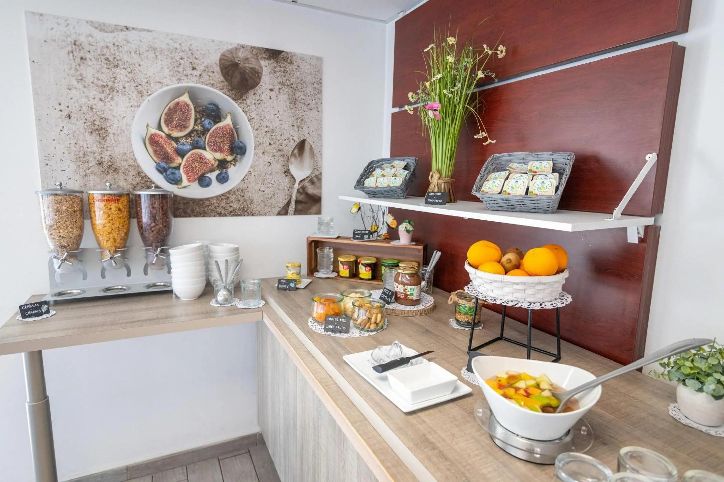 Breakfast in Comfort Aparthotel Cannes Mandelieu