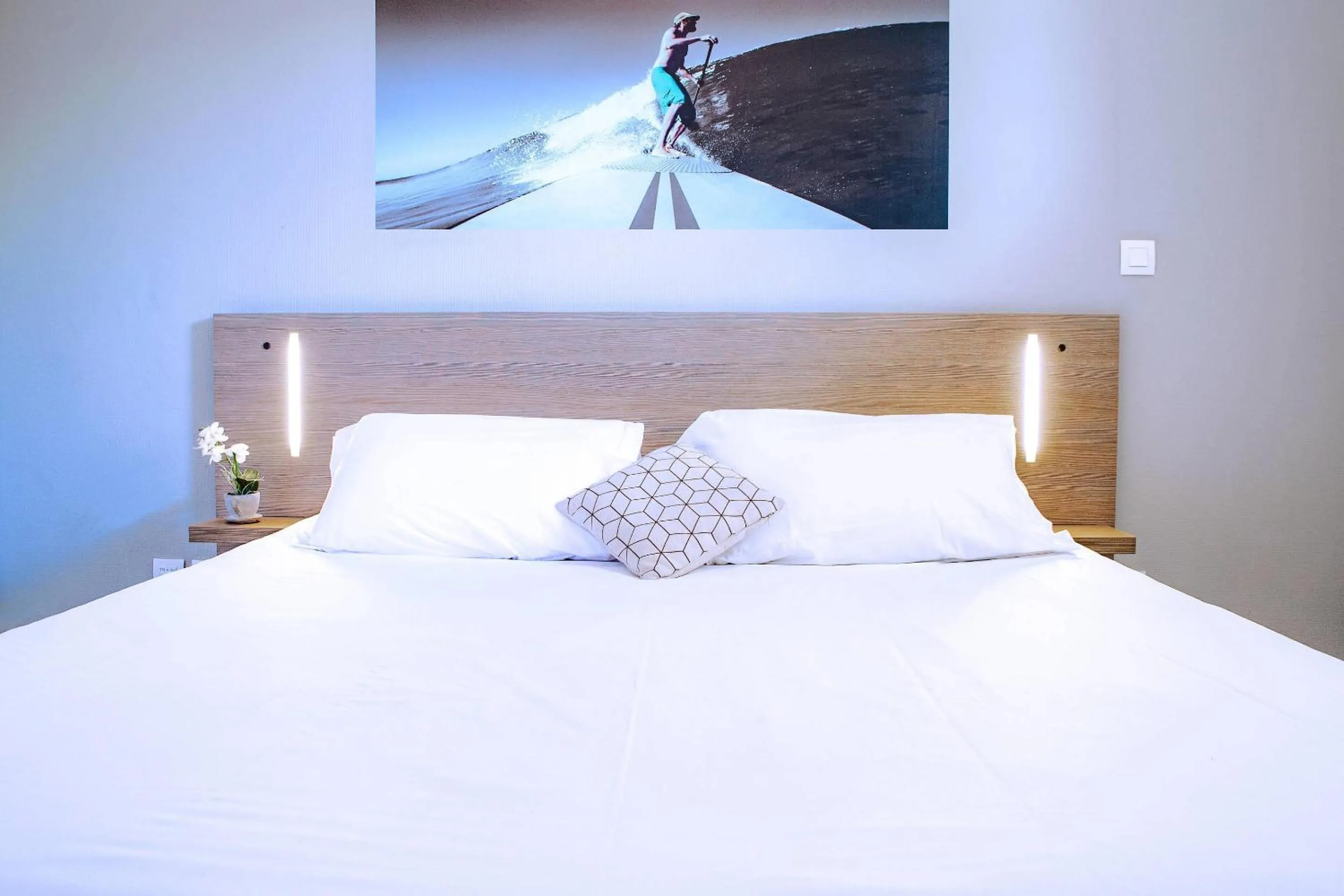 Bedroom, Bed in Comfort Aparthotel Cannes Mandelieu