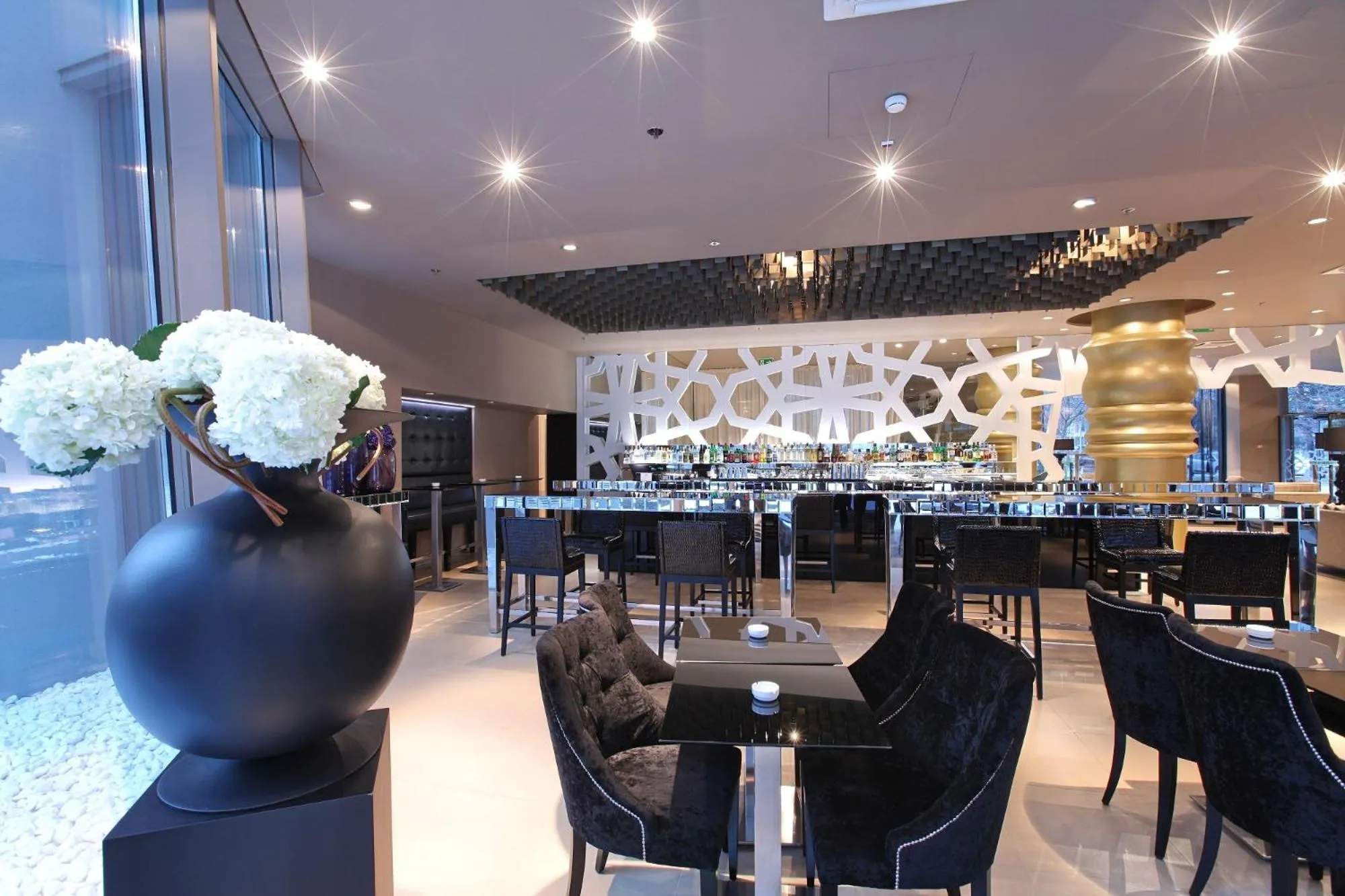 Lounge or bar in Falkensteiner Hotel Belgrade Superior
