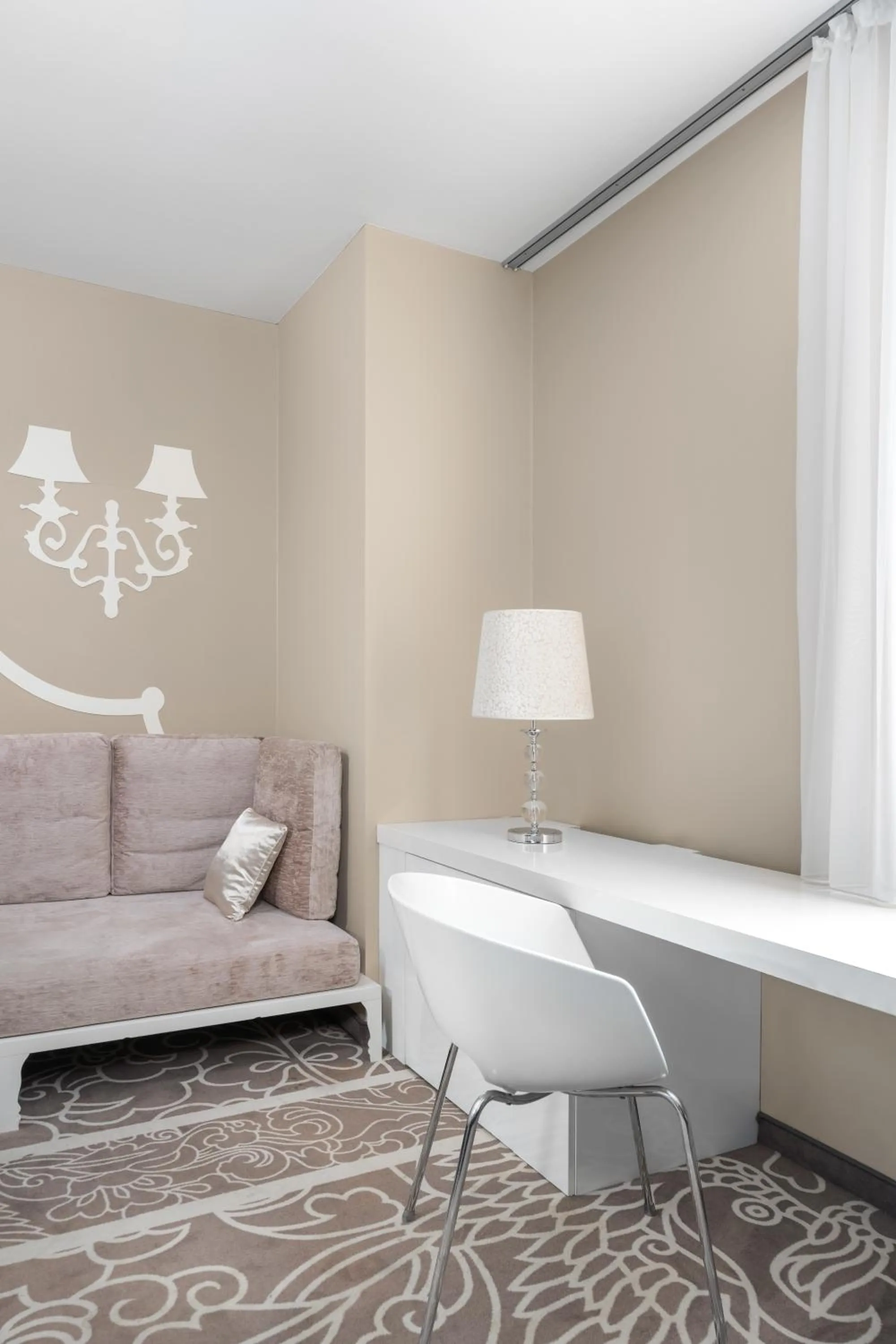 Seating area in Falkensteiner Hotel Belgrade Superior