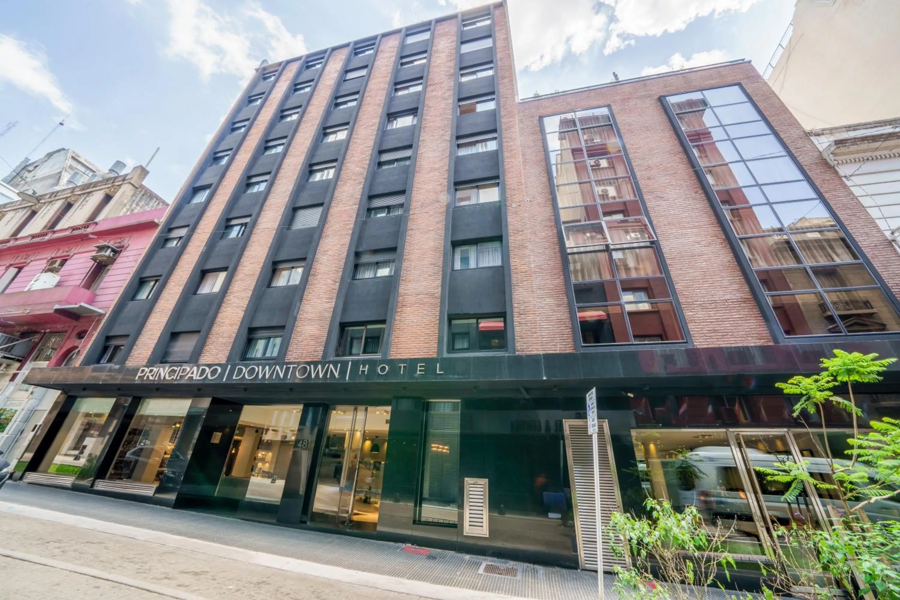 Facade/entrance in Principado Downtown