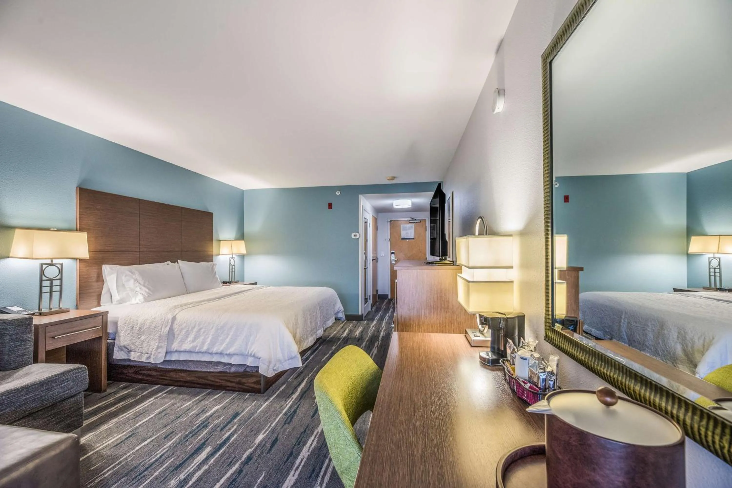 Bedroom, Bed in Hampton Inn Oakland-Hayward