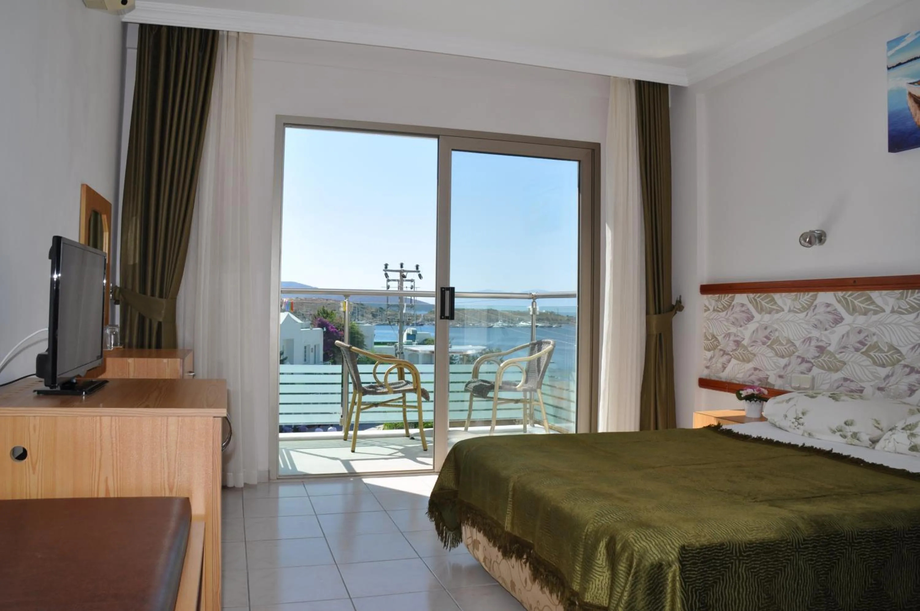 Shower, Bed in Gun-Ay Hotel