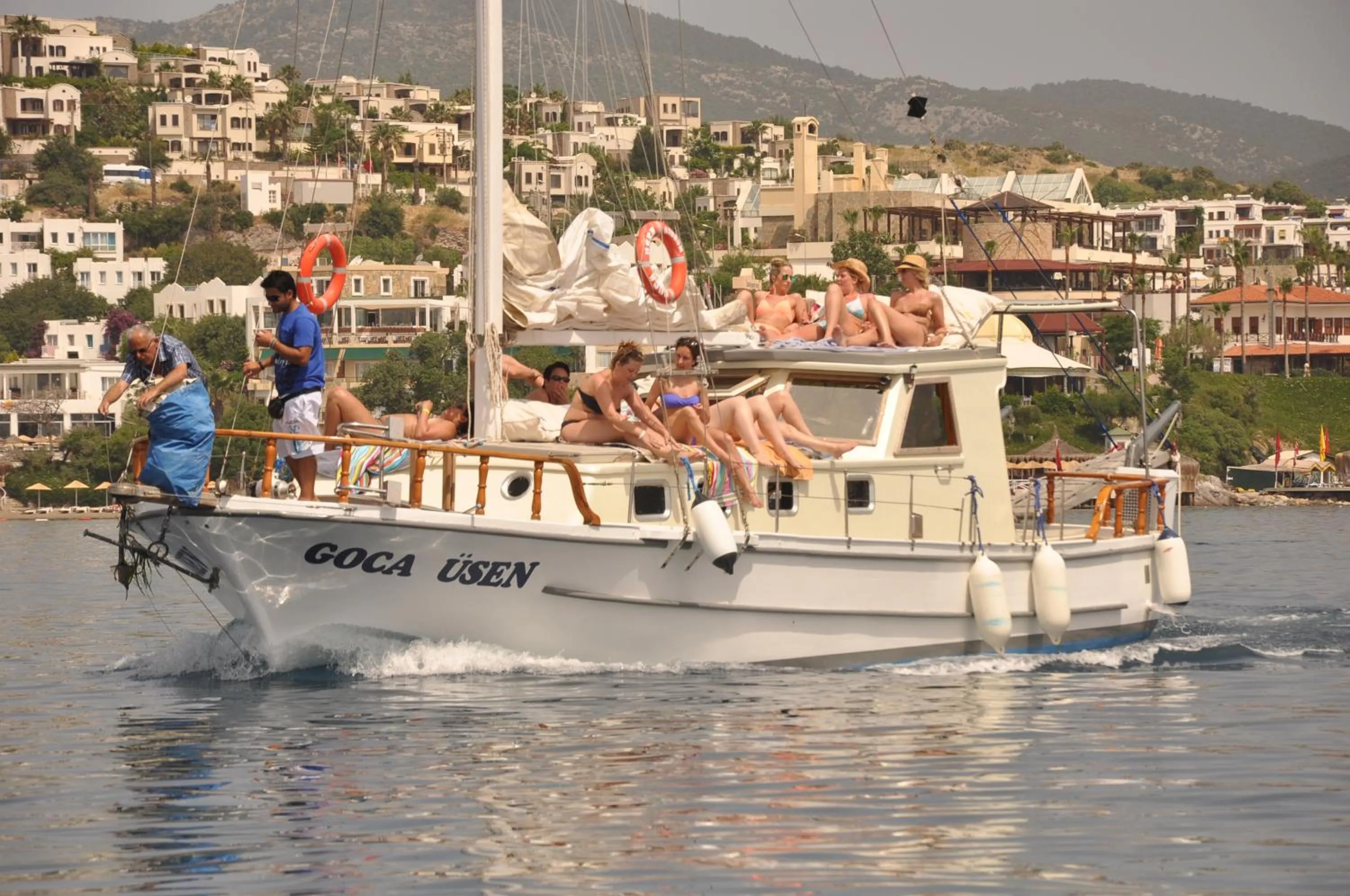 Entertainment in Gun-Ay Hotel