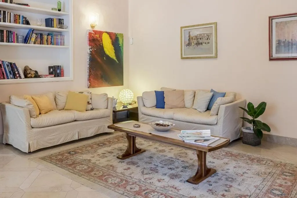 Communal lounge/ TV room in Hotel Bellonda