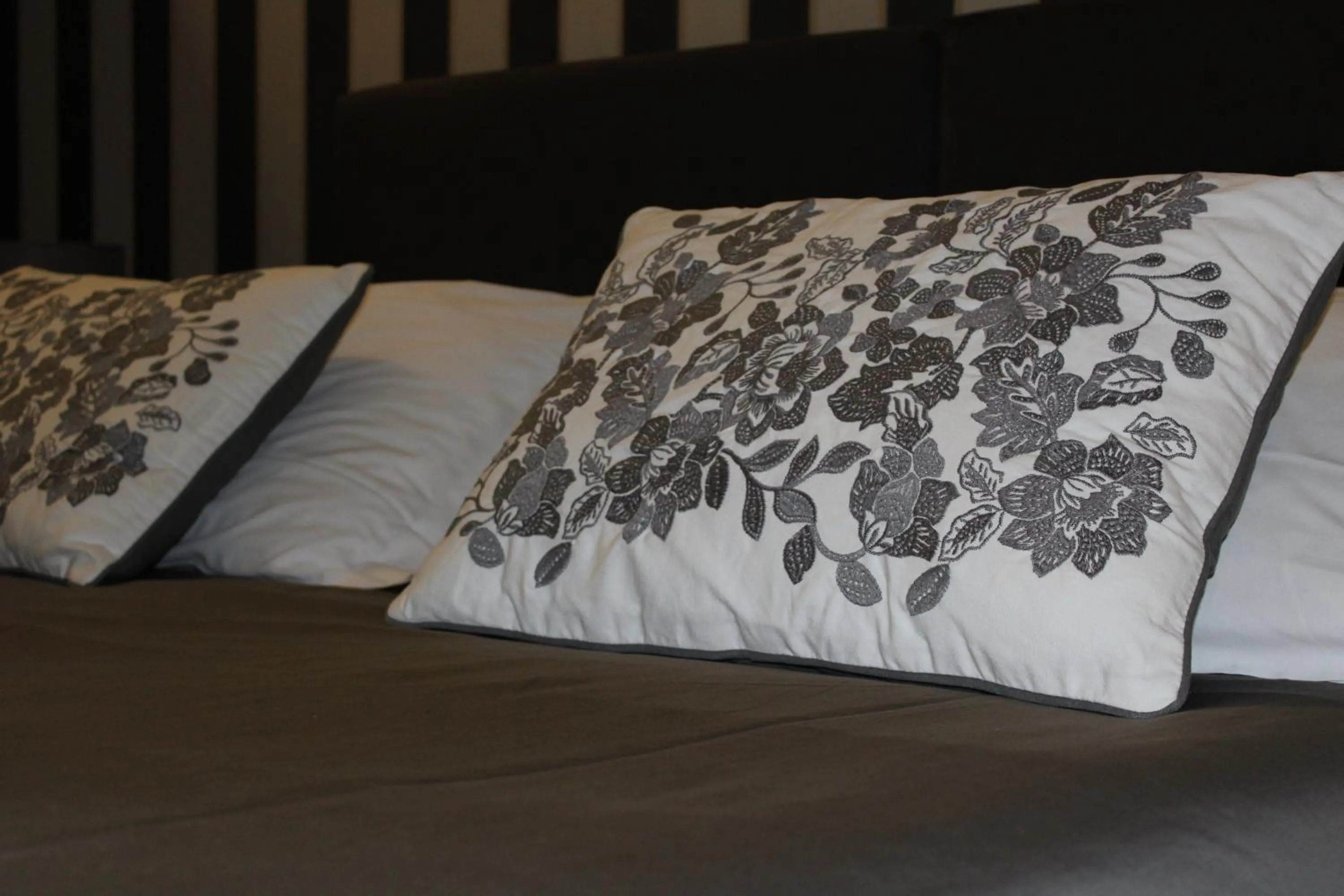 Bathroom, Bed in Hotel Trieste