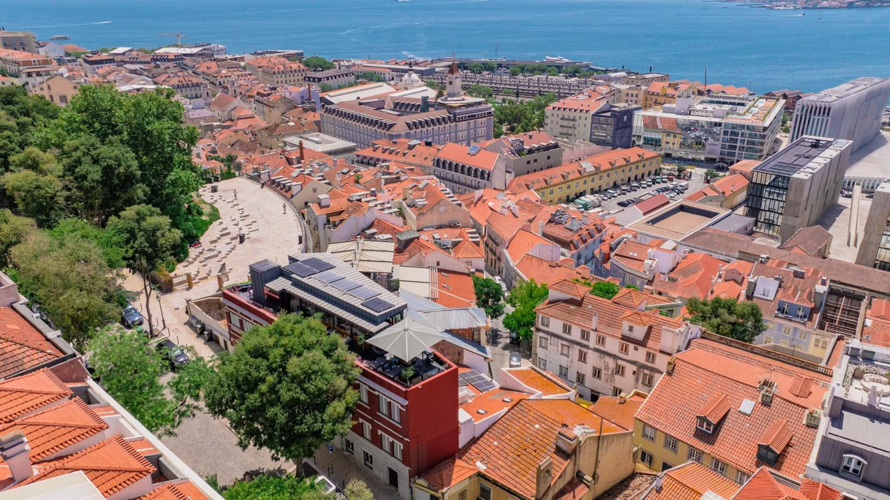 Property building in Monte Belvedere Hotel by Shiadu