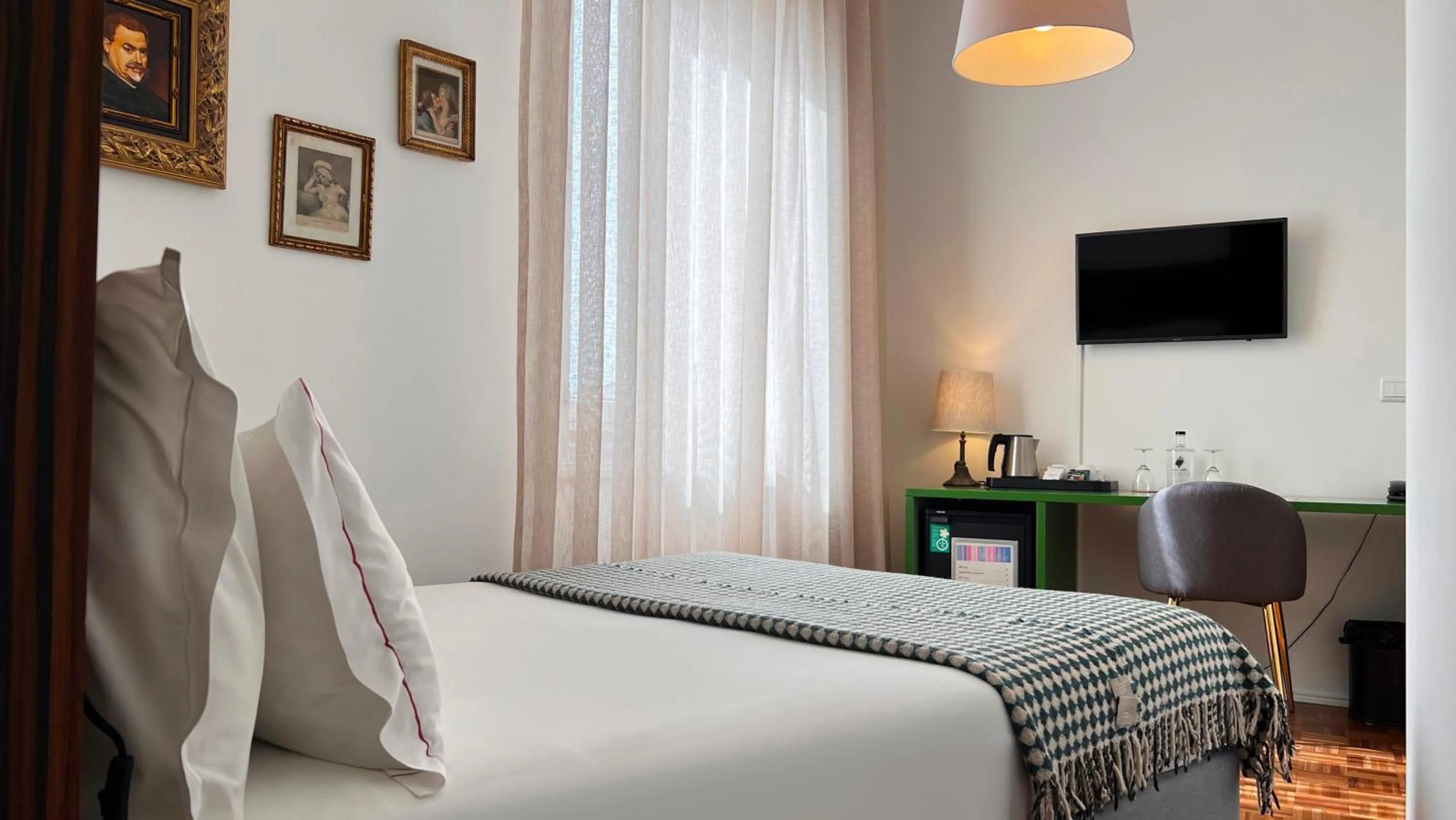 Bed in Monte Belvedere Hotel by Shiadu