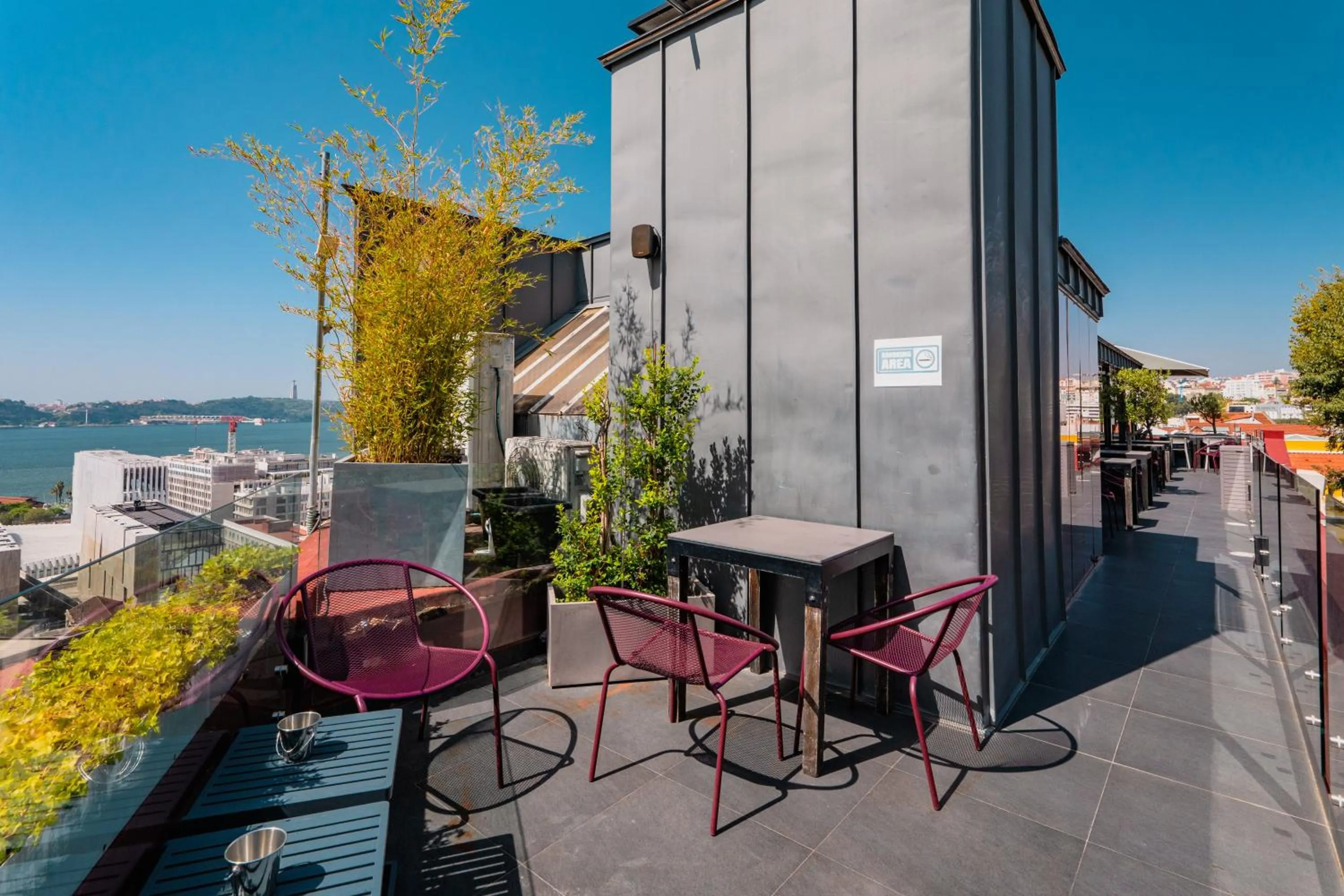 Property building in Monte Belvedere Hotel by Shiadu