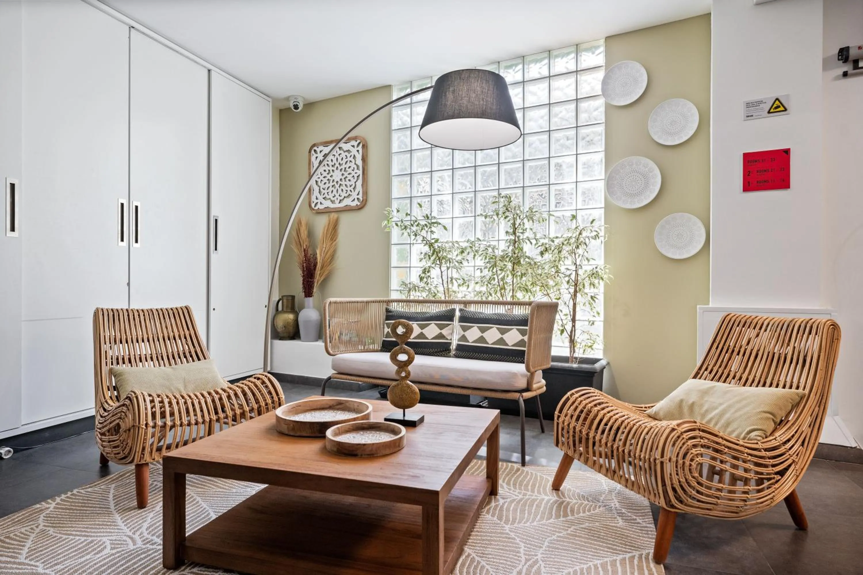 Seating area in Monte Belvedere Hotel by Shiadu