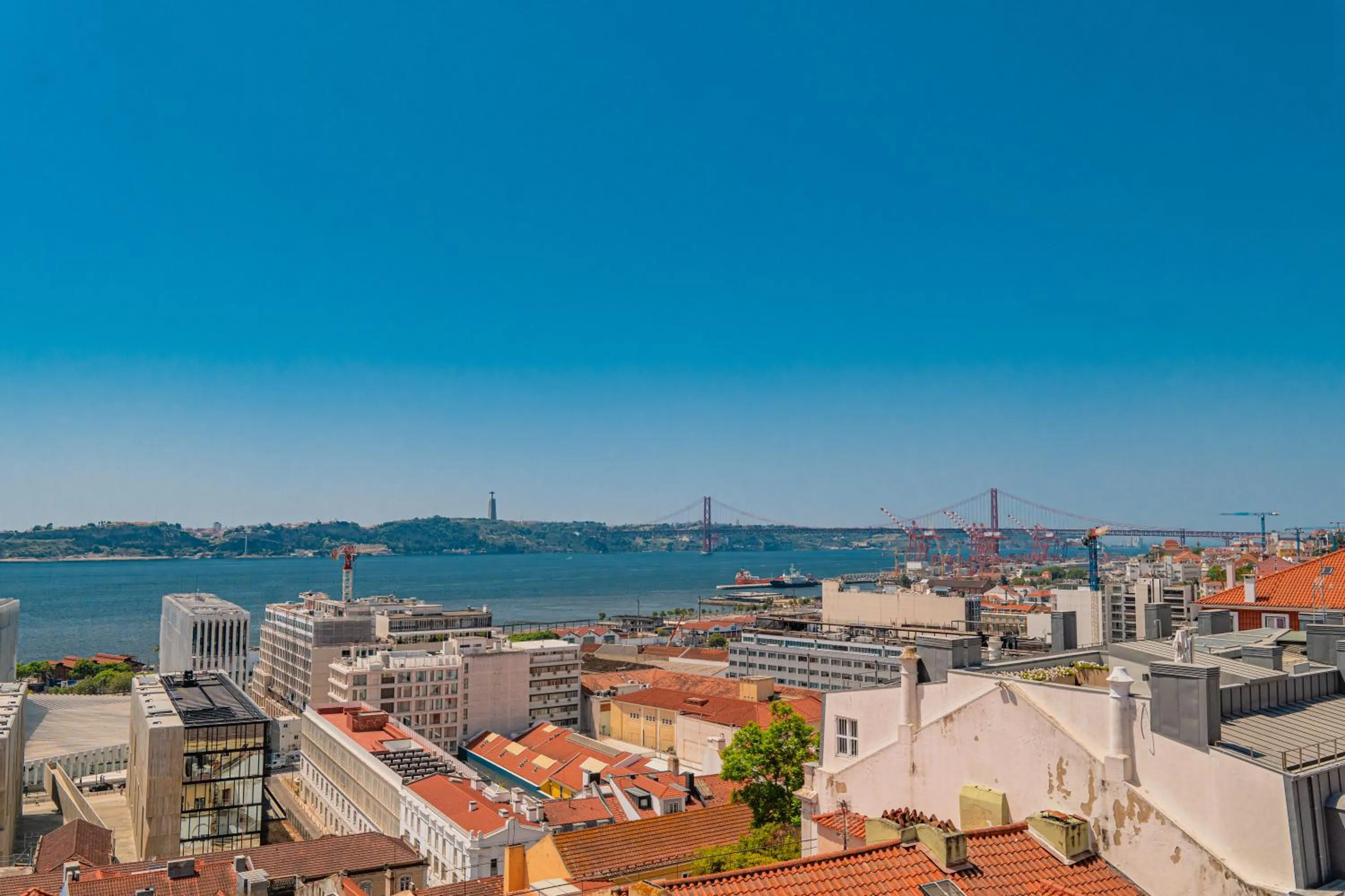 Nearby landmark in Monte Belvedere Hotel by Shiadu