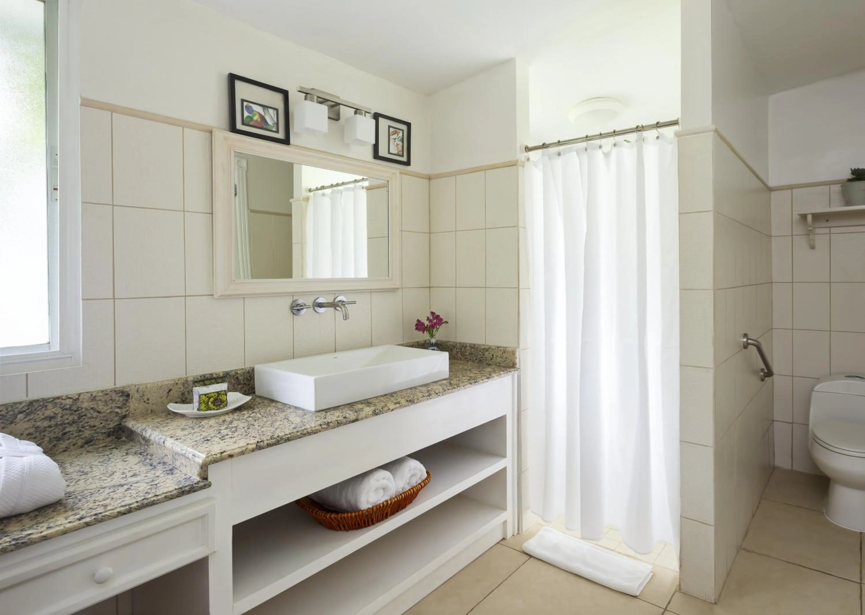 Shower in Hotel Panamonte