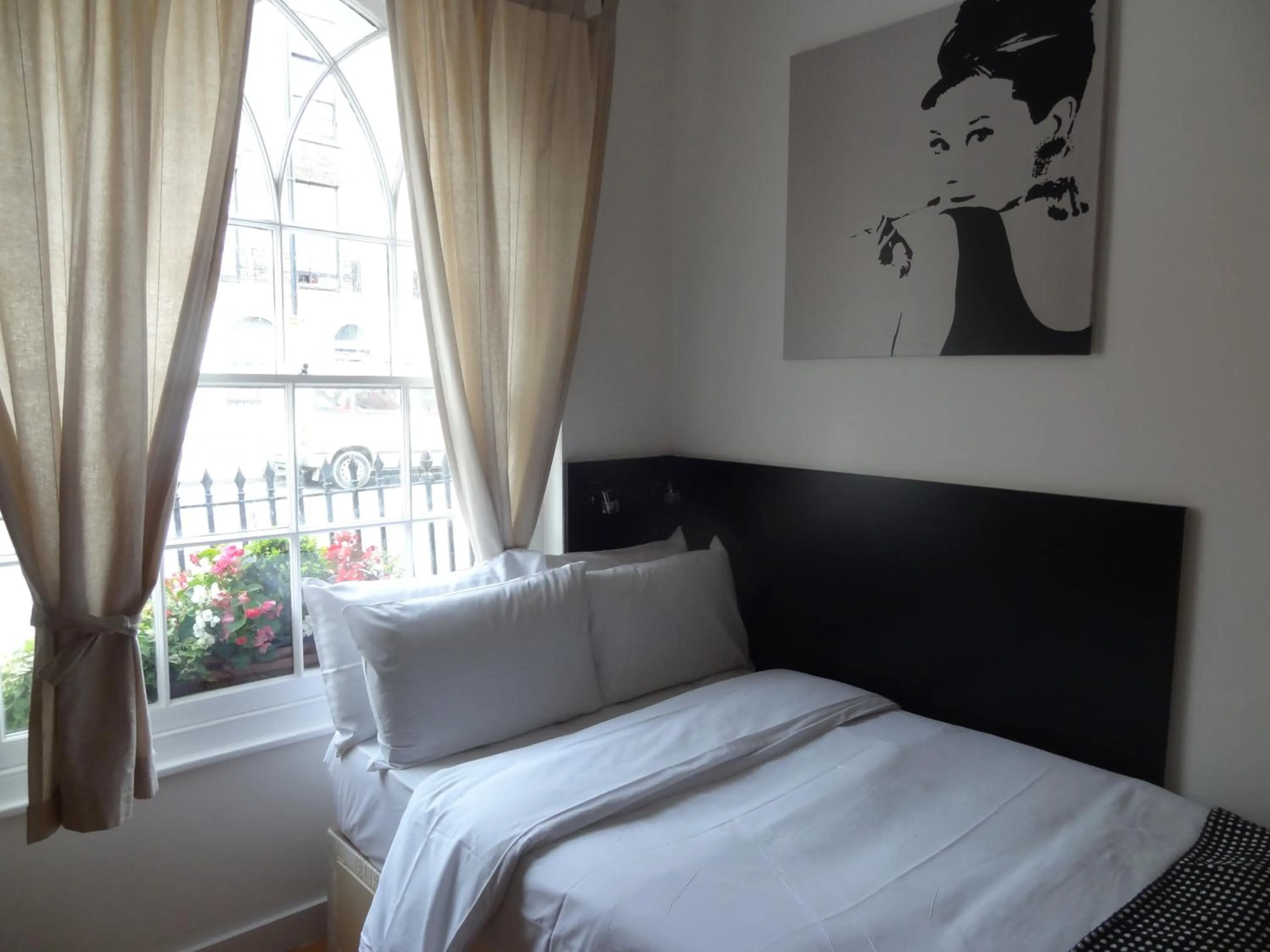 Bed in Studios2Let - North Gower