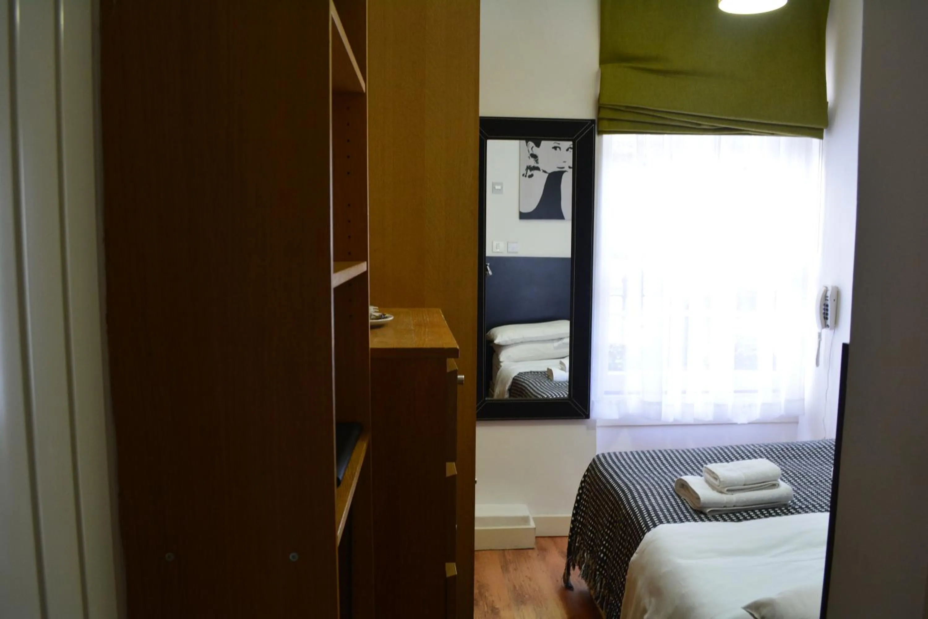 Bedroom, Bed in Studios2Let - North Gower