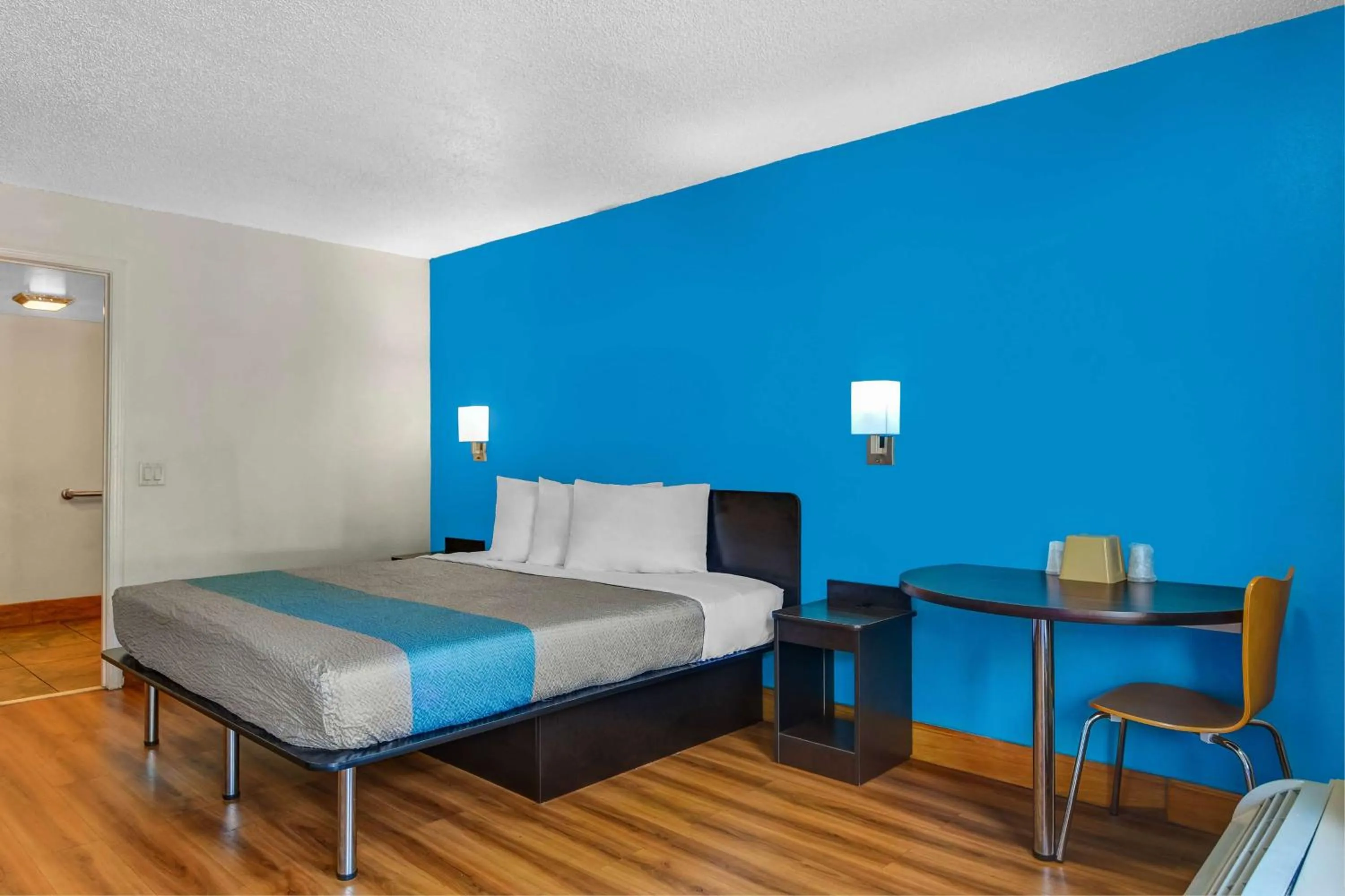 Photo of the whole room, Bed in Motel 6-Atlanta, GA