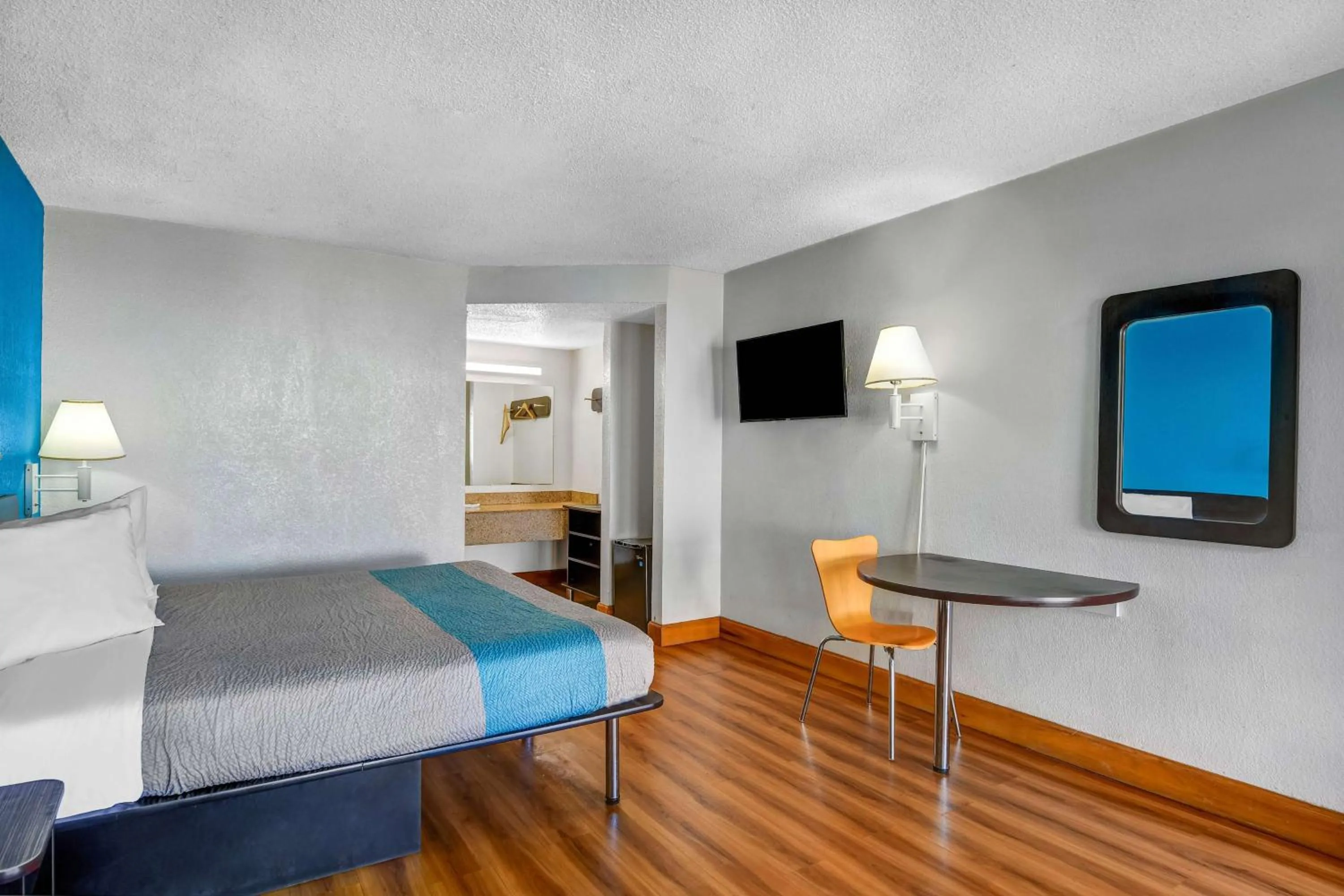 Photo of the whole room, Bed in Motel 6-Atlanta, GA