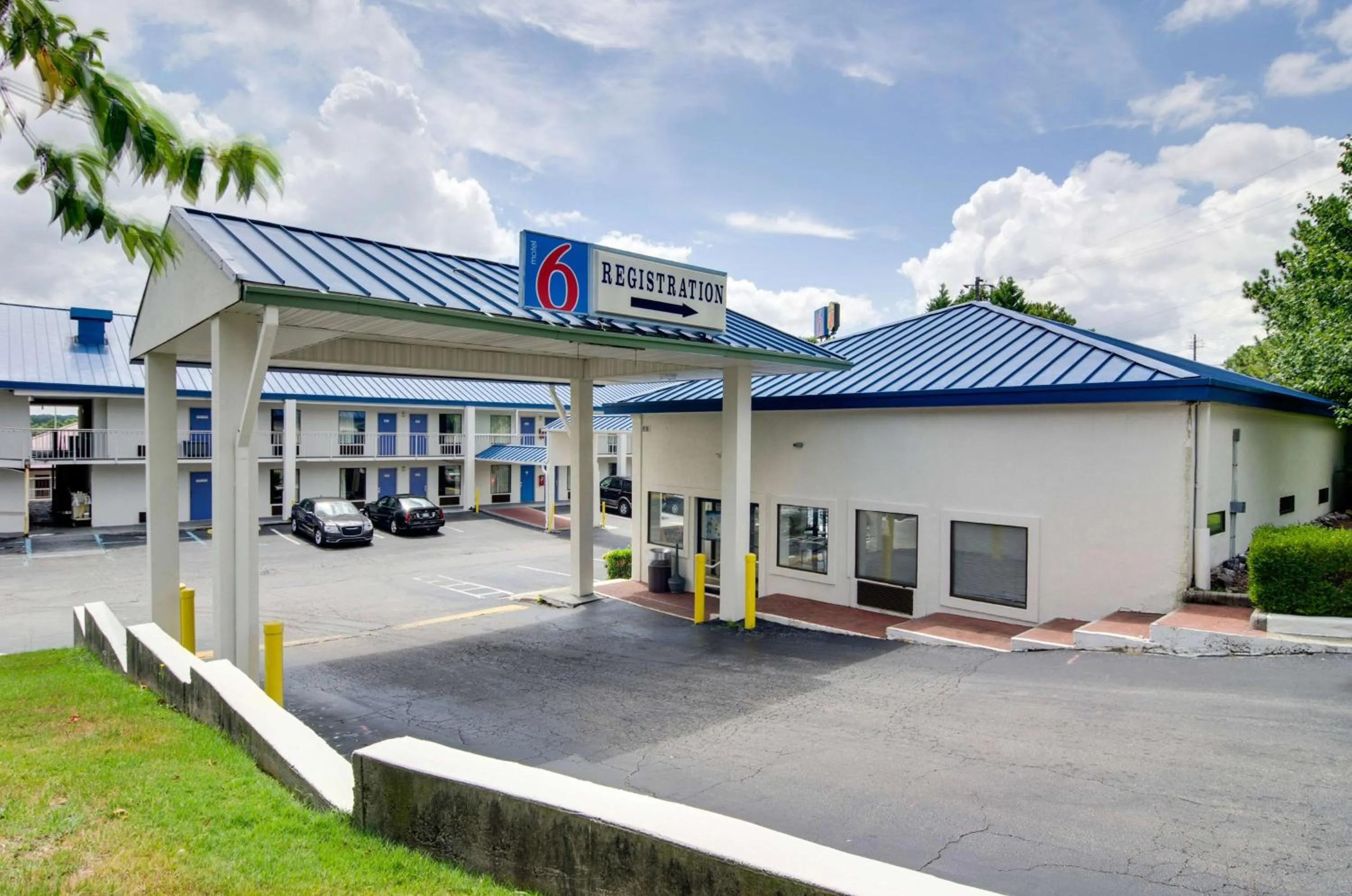 Property building in Motel 6-Atlanta, GA