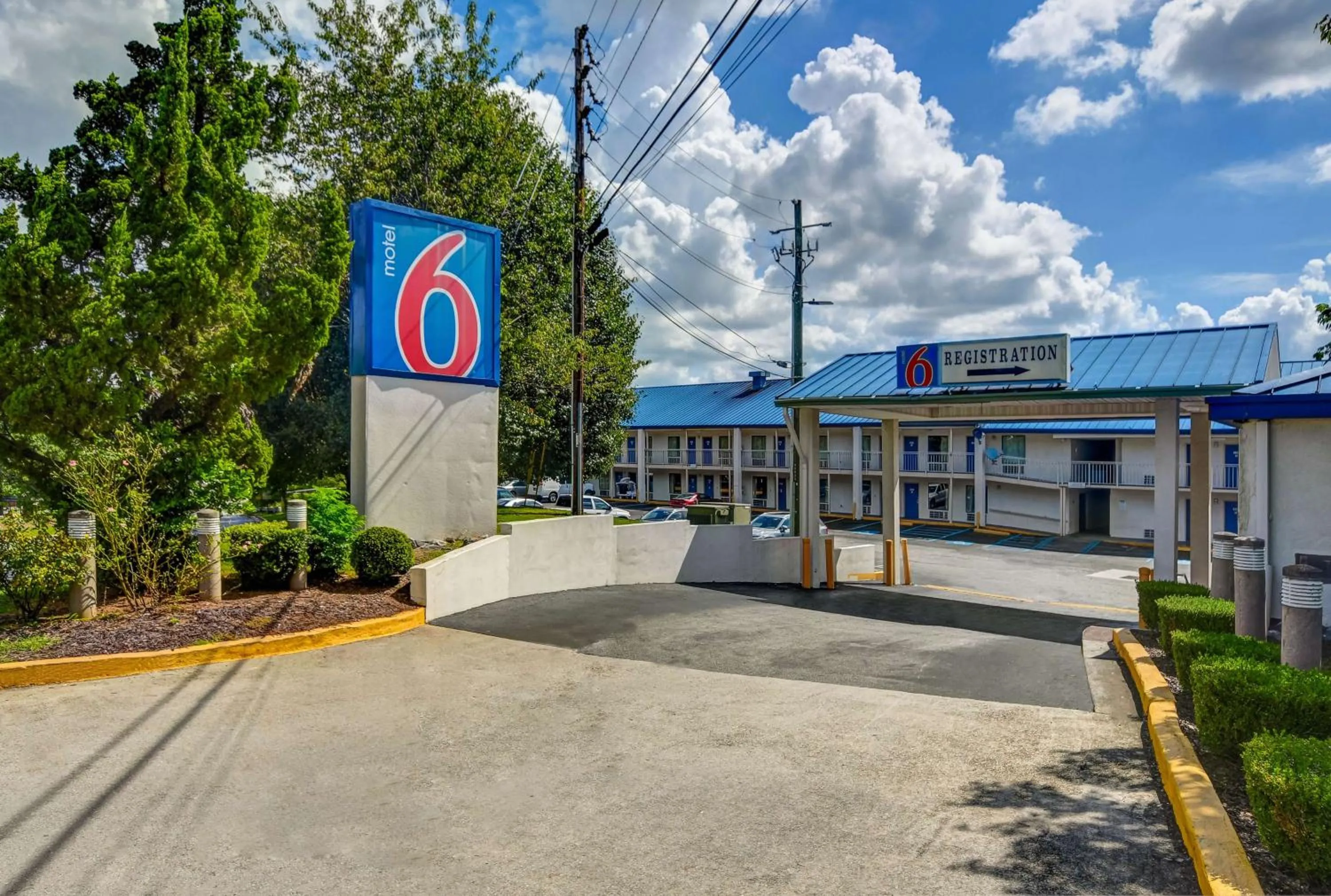 Property building in Motel 6-Atlanta, GA