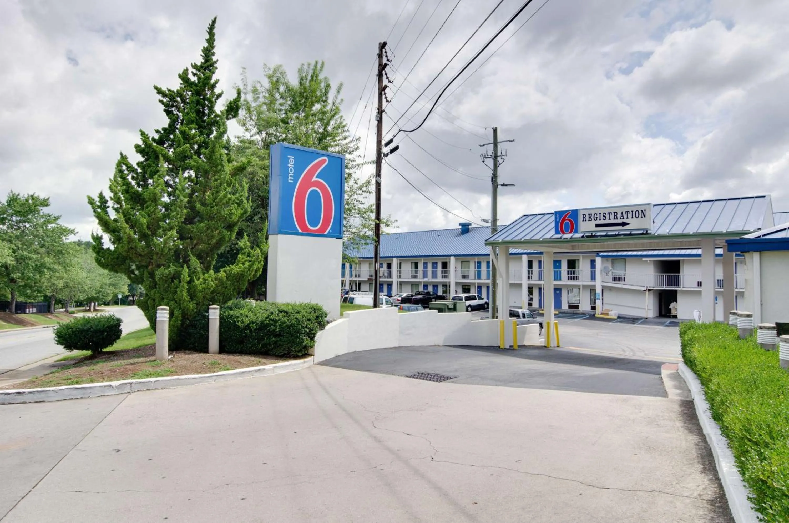 Property building in Motel 6-Atlanta, GA