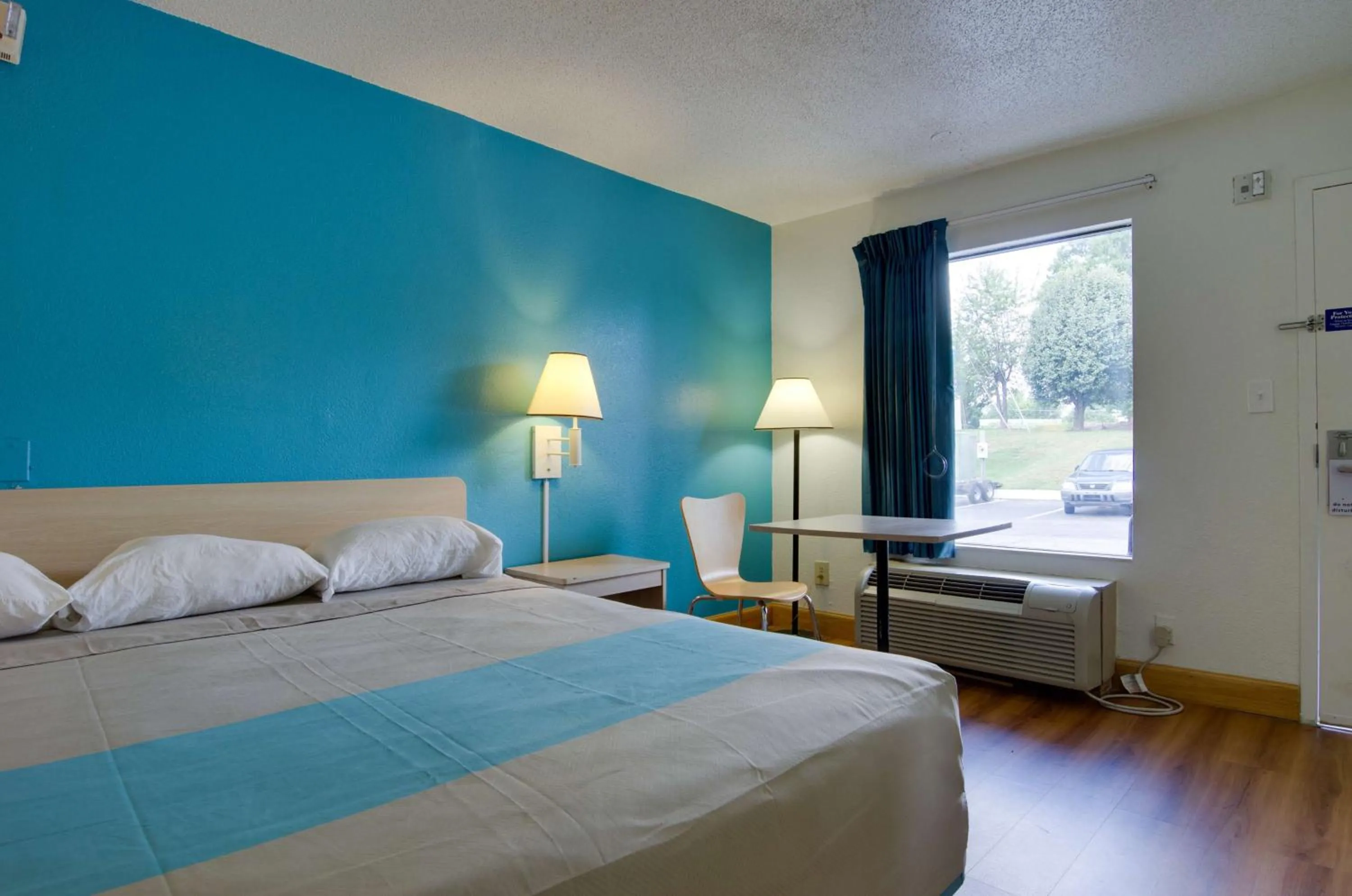 Photo of the whole room, Bed in Motel 6-Atlanta, GA