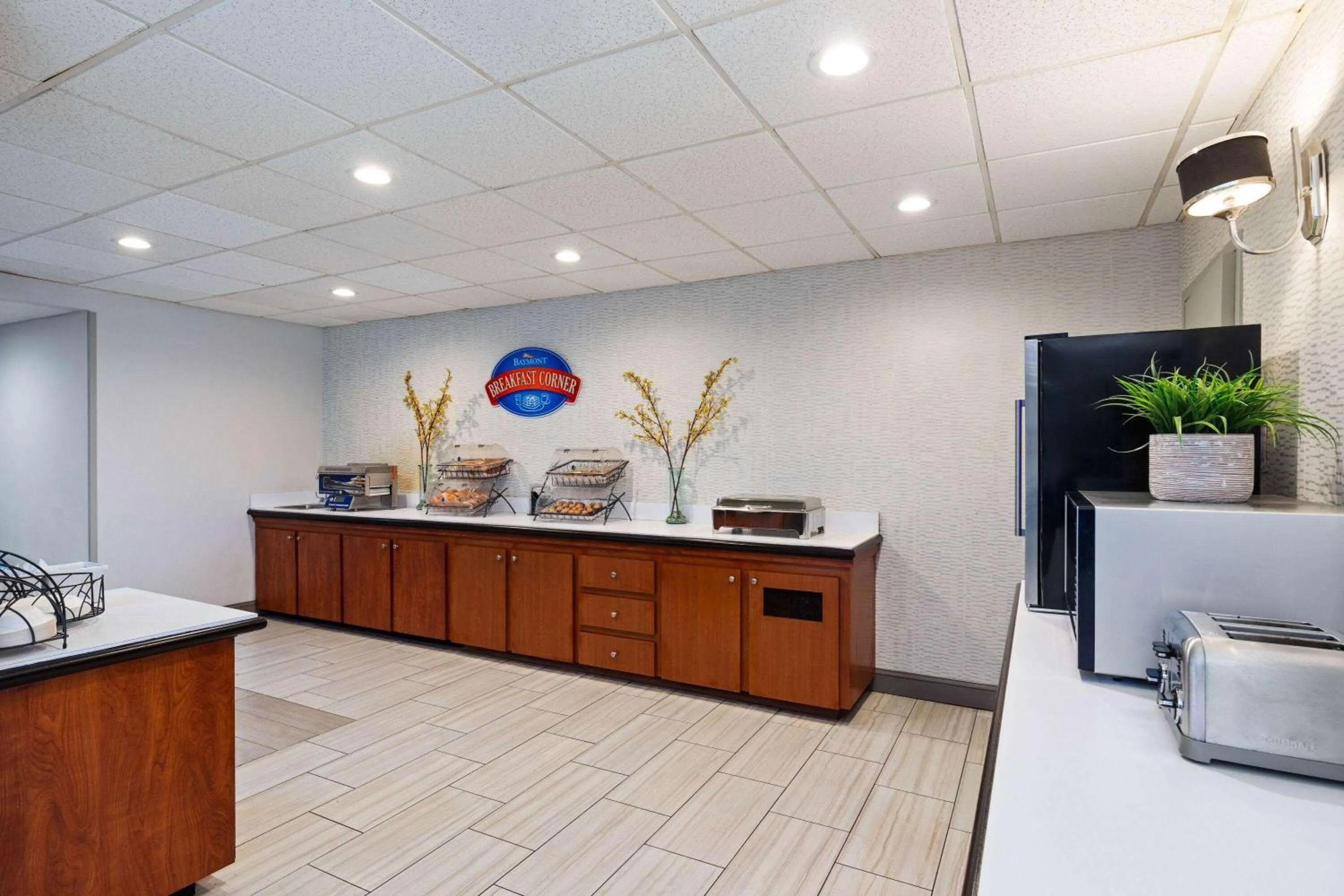 Breakfast in Baymont by Wyndham Nashville Airport