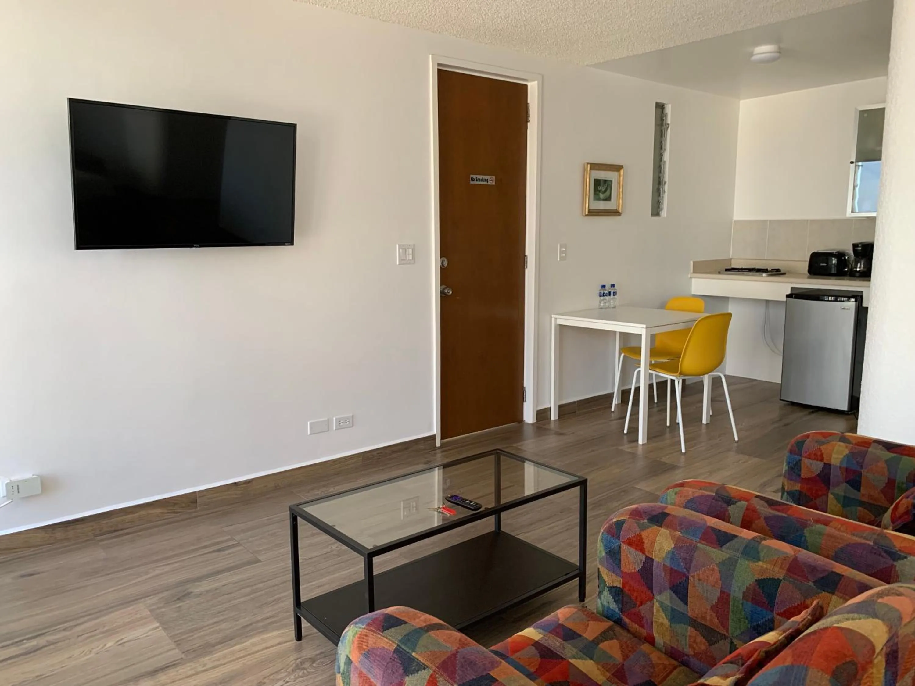 Living room in Dali Suites -Accommodations in Playas de Tijuana