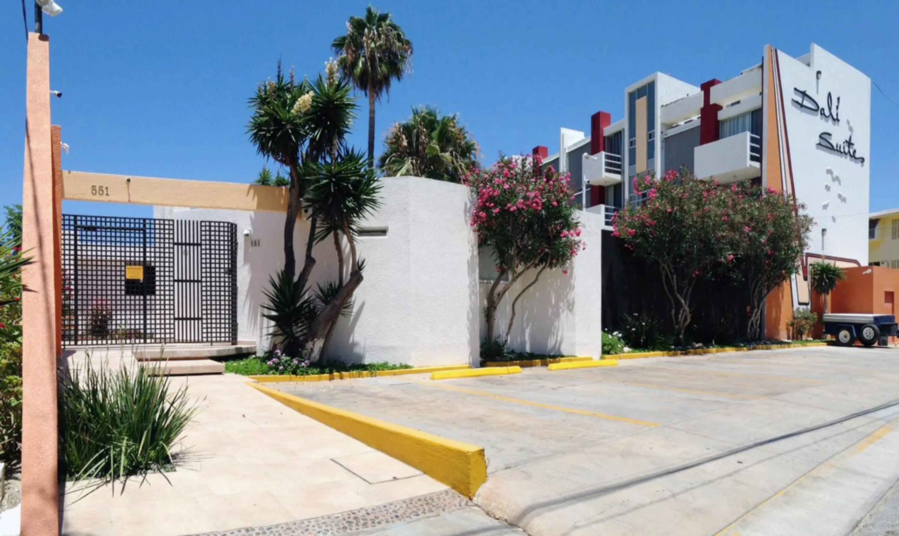 Facade/entrance in Dali Suites -Accommodations in Playas de Tijuana