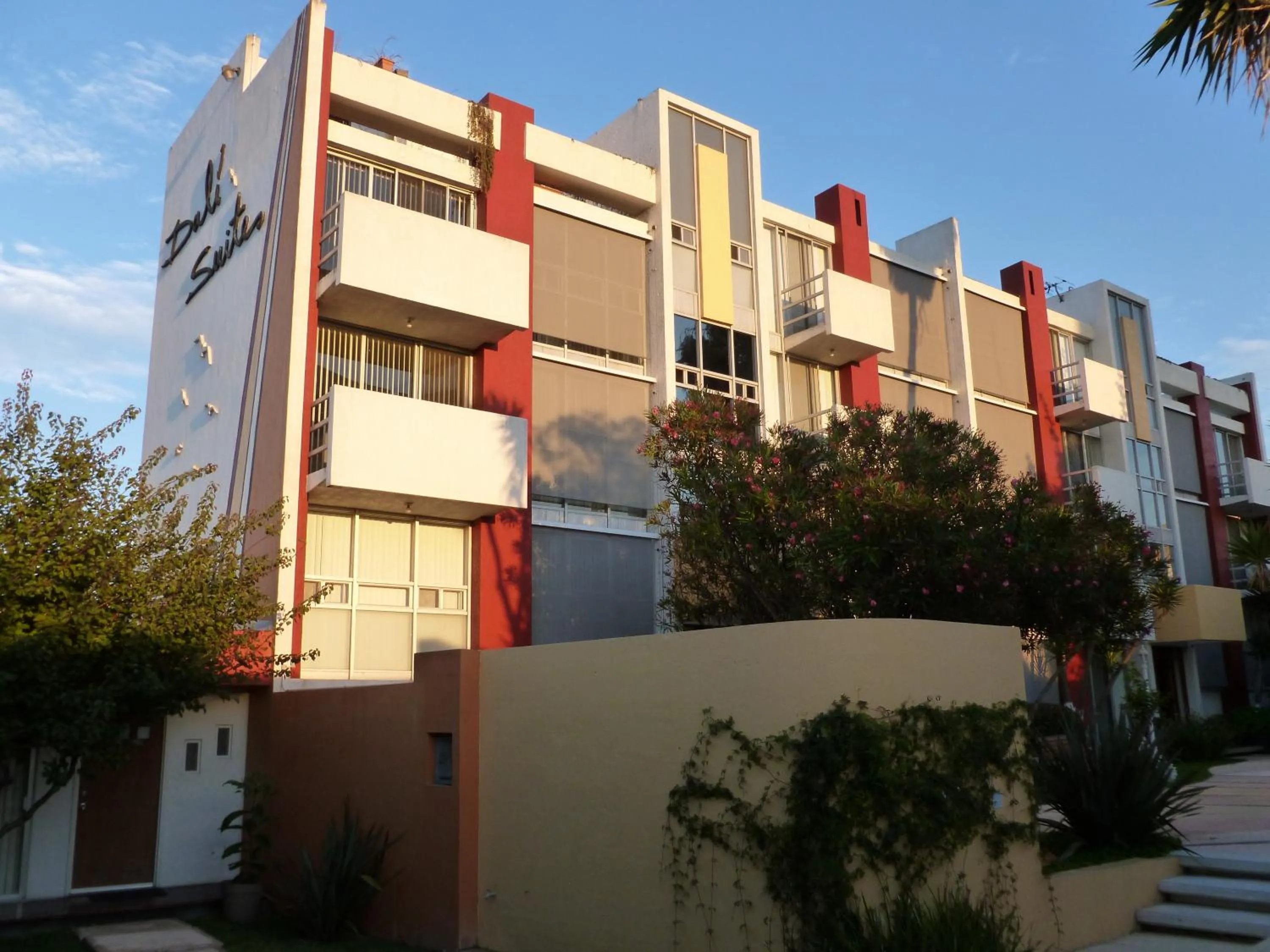 Property building in Dali Suites -Accommodations in Playas de Tijuana