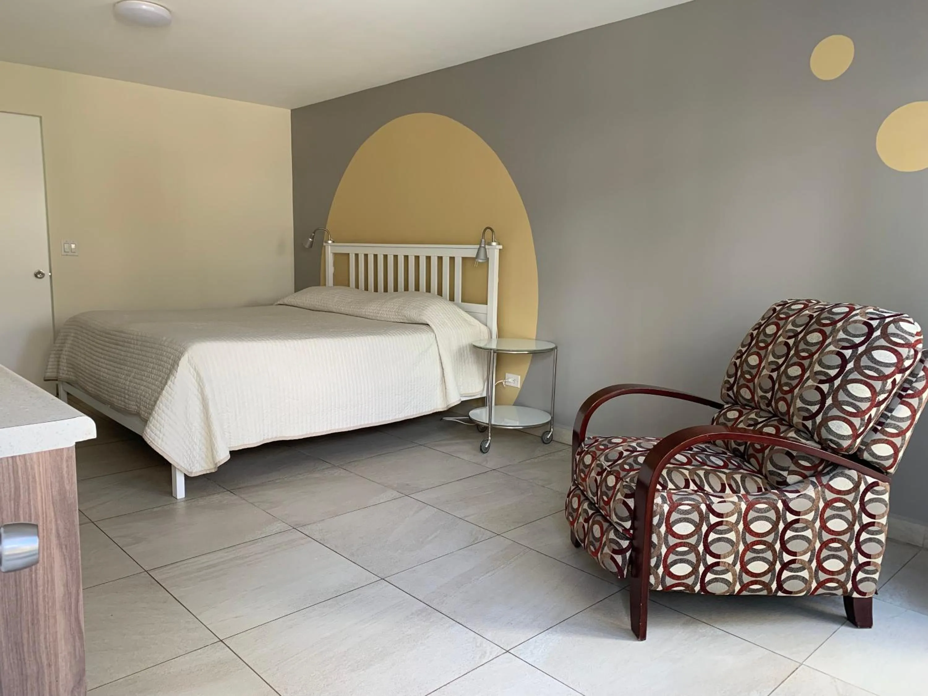 Bedroom, Bed in Dali Suites -Accommodations in Playas de Tijuana