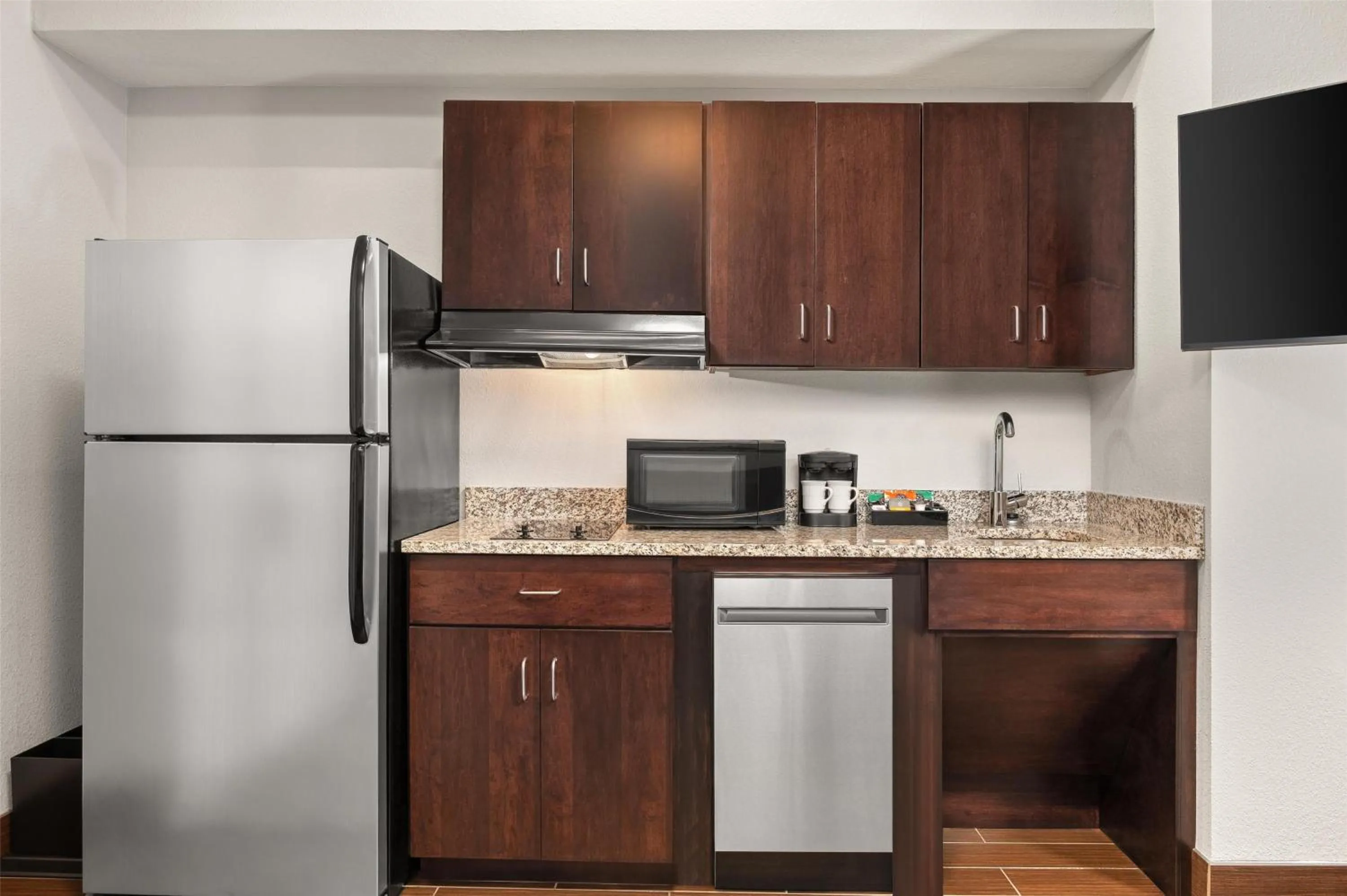 Kitchen or kitchenette in Homewood Suites by Hilton Columbus/Polaris