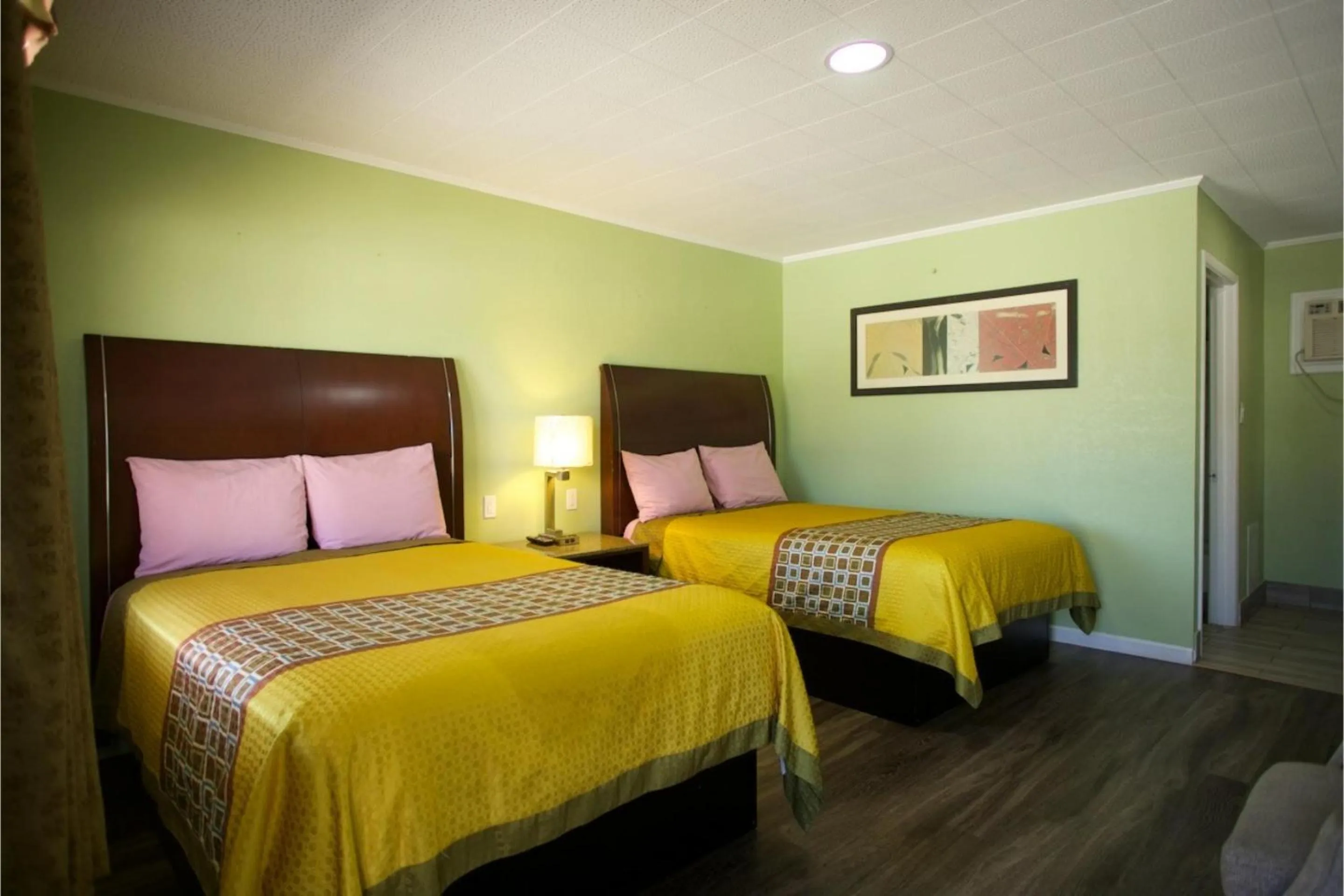 Bedroom in Western Inn