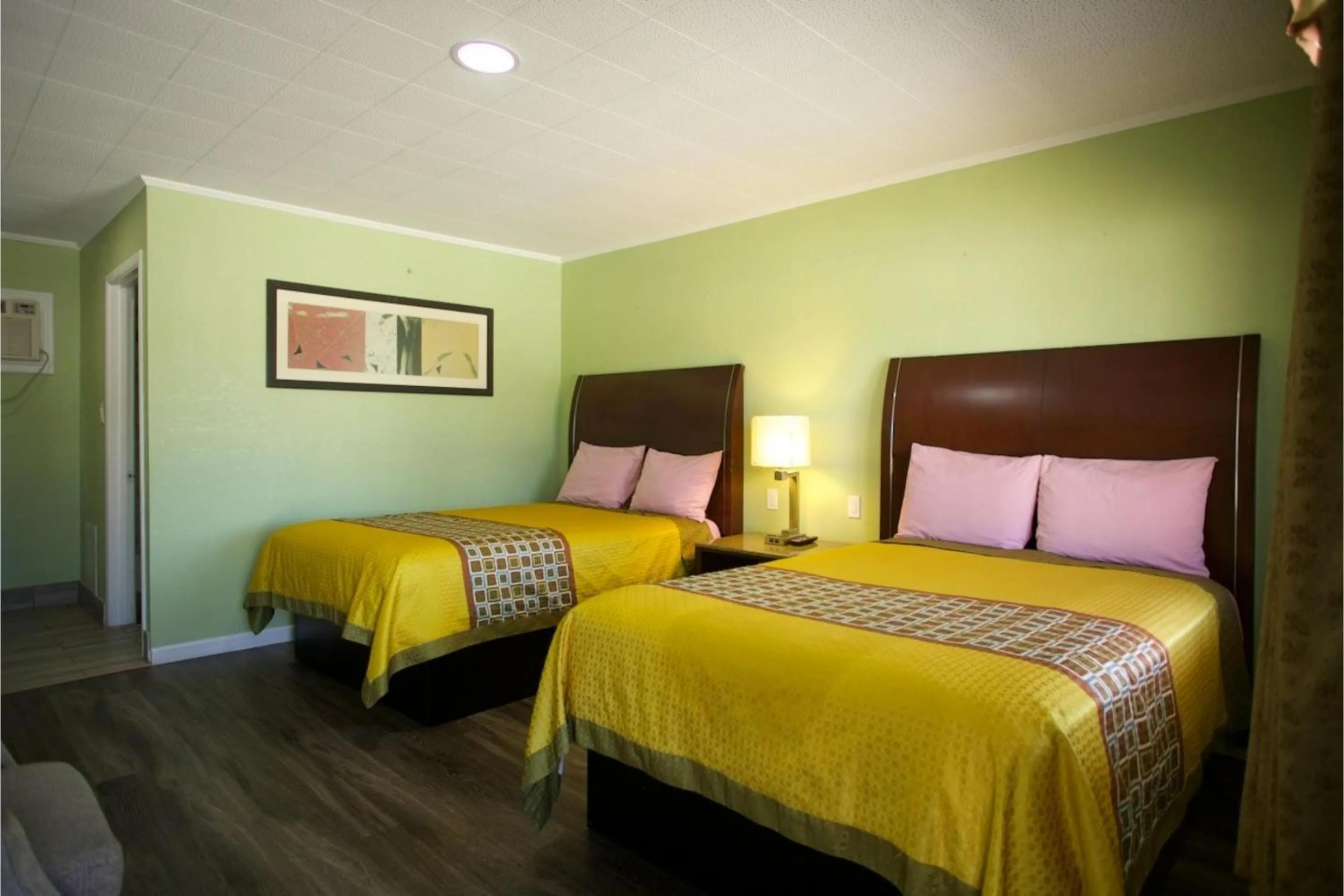 Bedroom in Western Inn