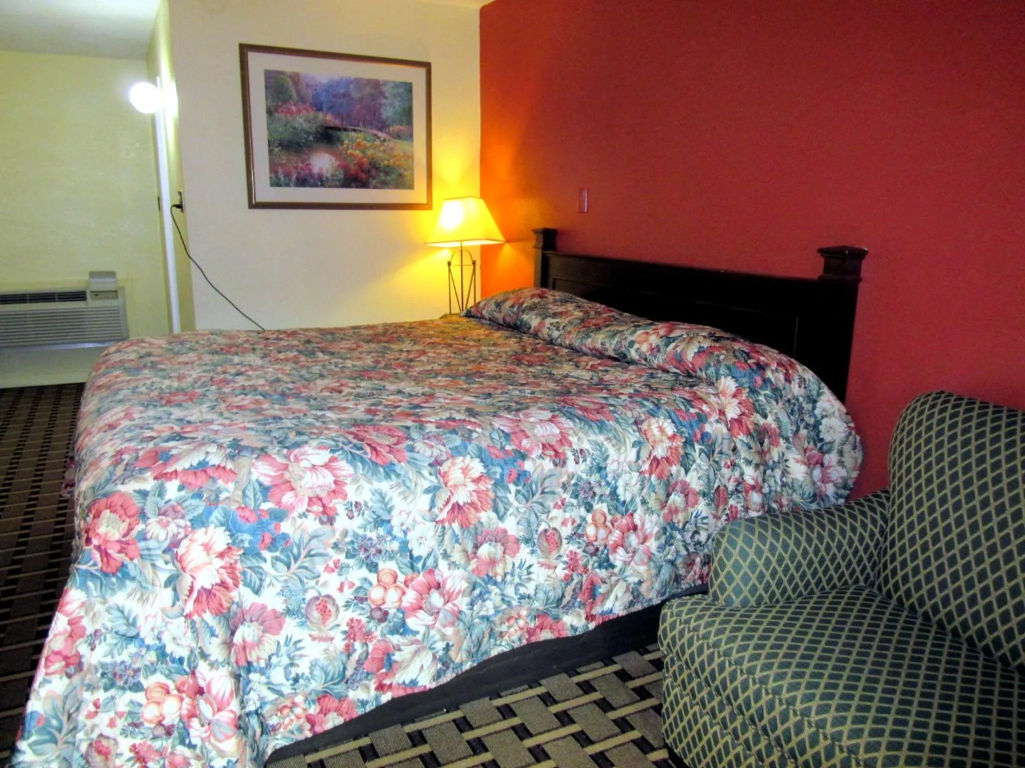 King Room in Budget Host Inn
