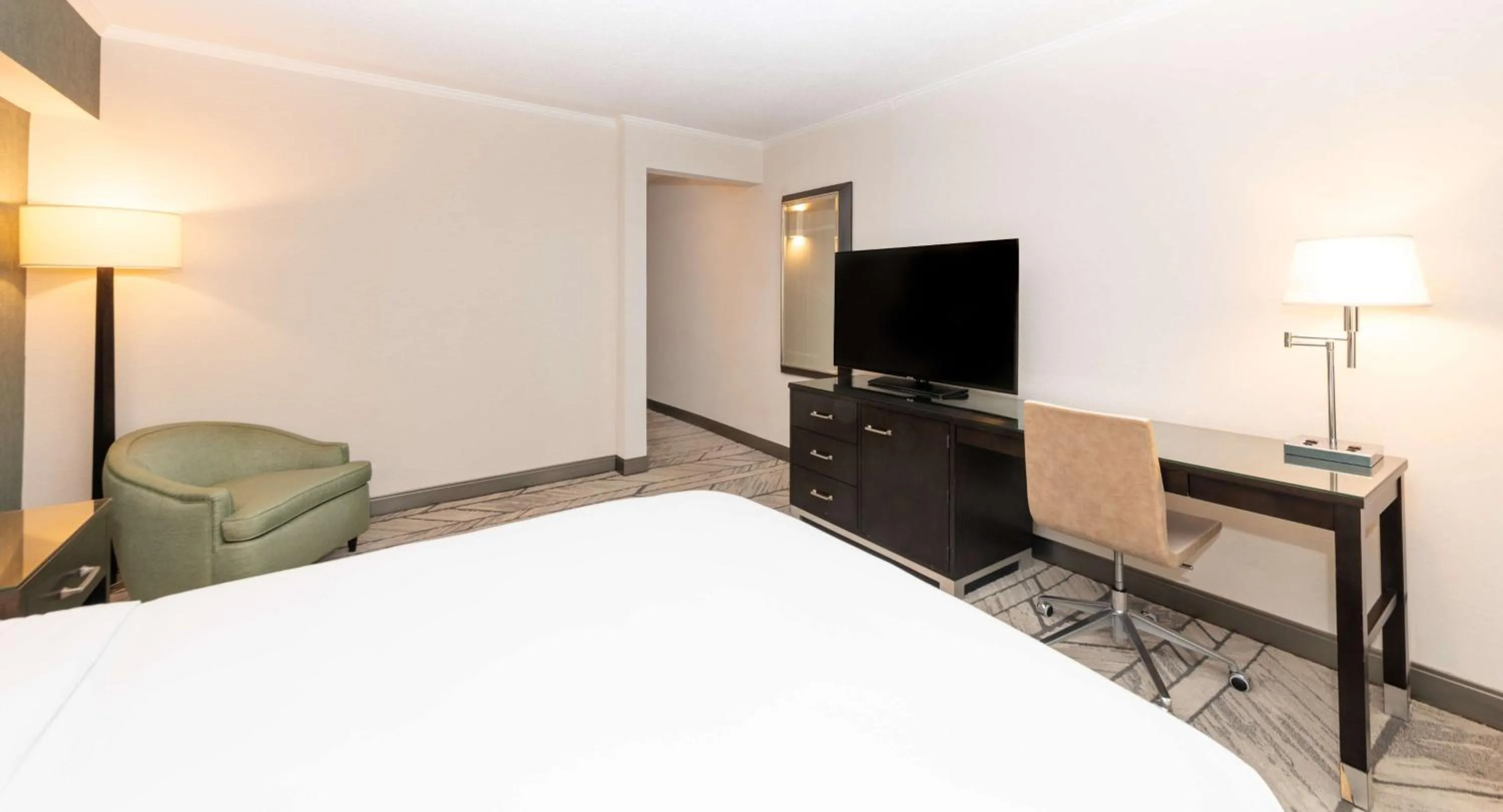 Bedroom, Bed in DoubleTree by Hilton Newark Penn Station, NJ