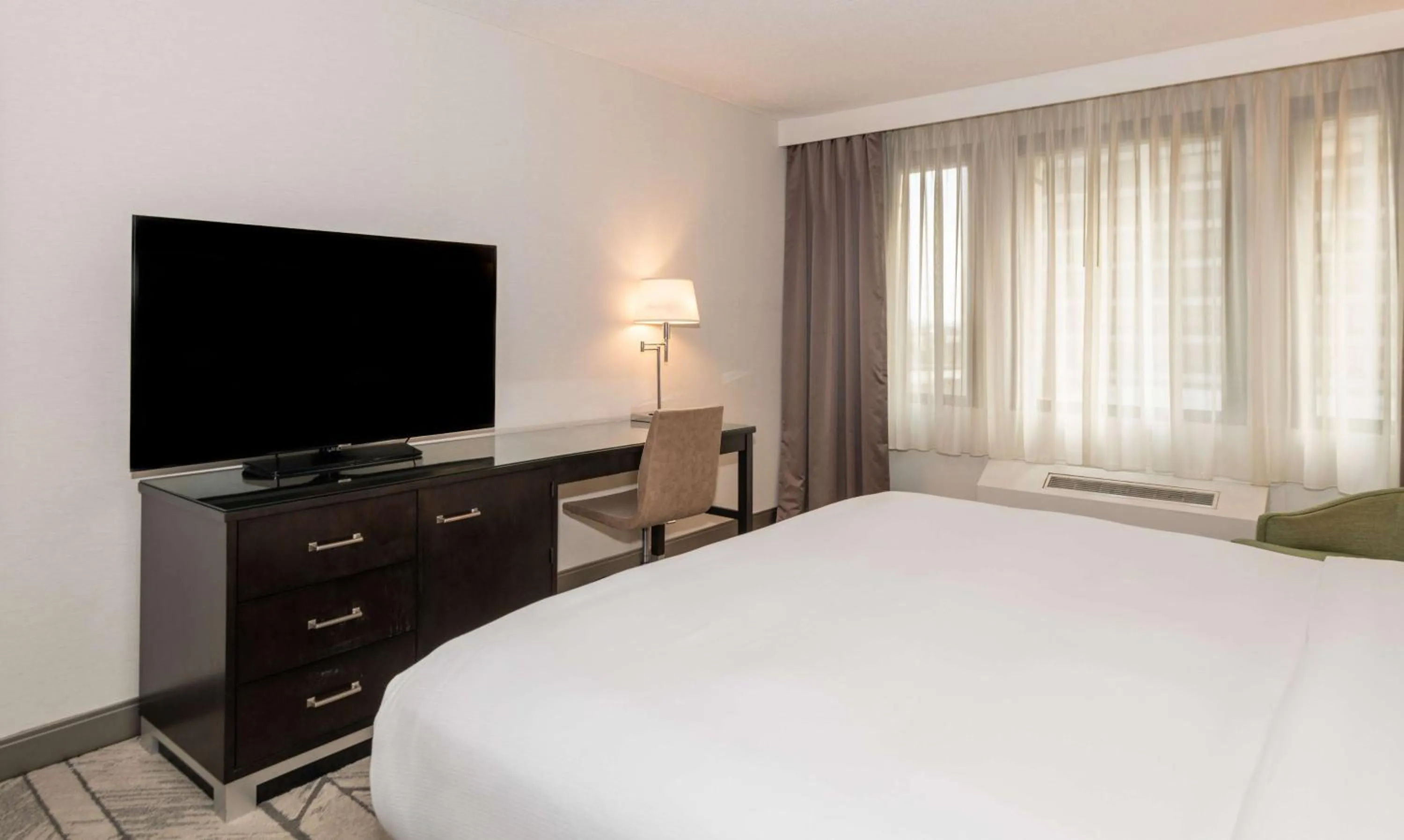 Bedroom, Bed in DoubleTree by Hilton Newark Penn Station, NJ