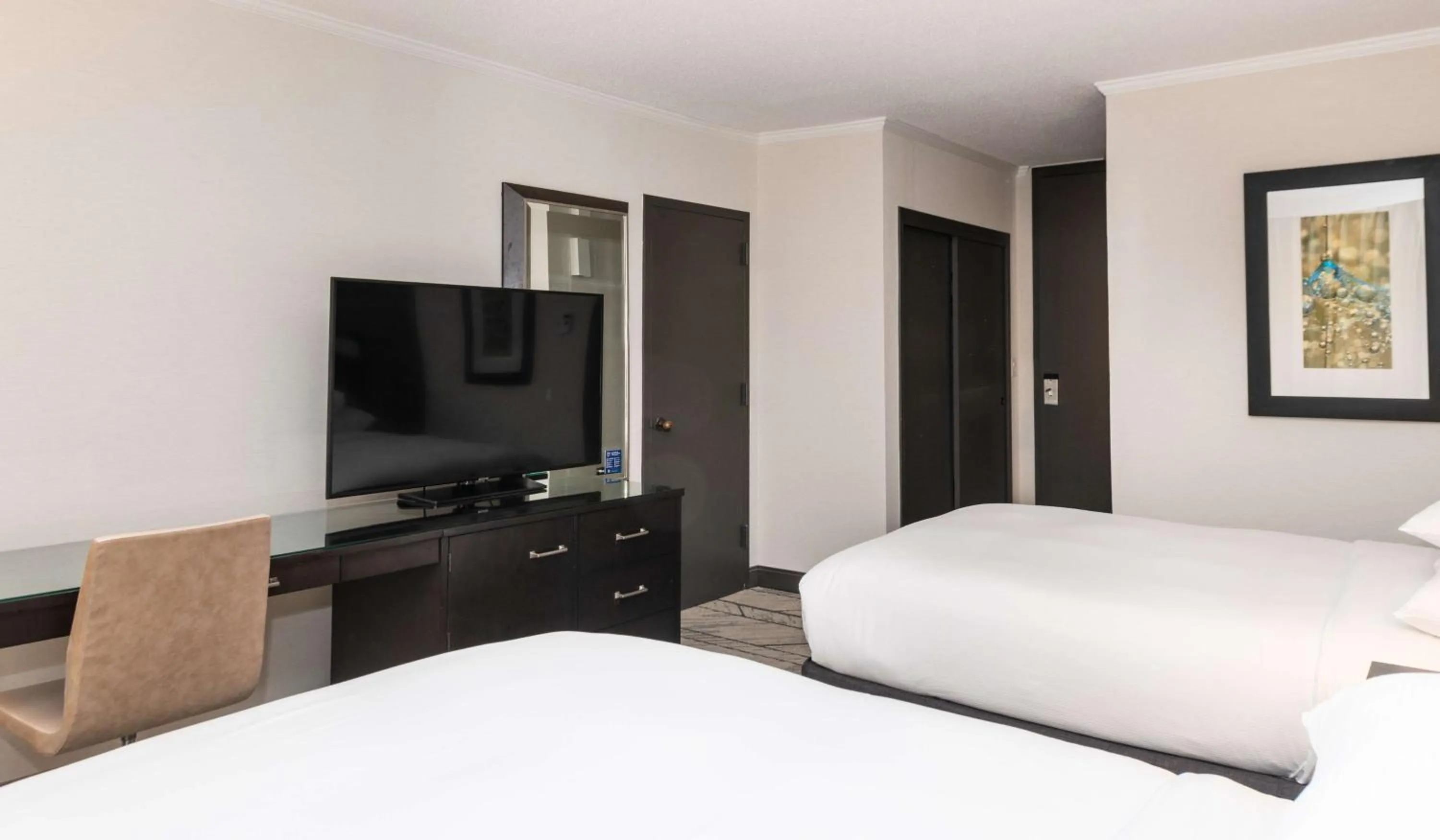 Bedroom, Bed in DoubleTree by Hilton Newark Penn Station, NJ