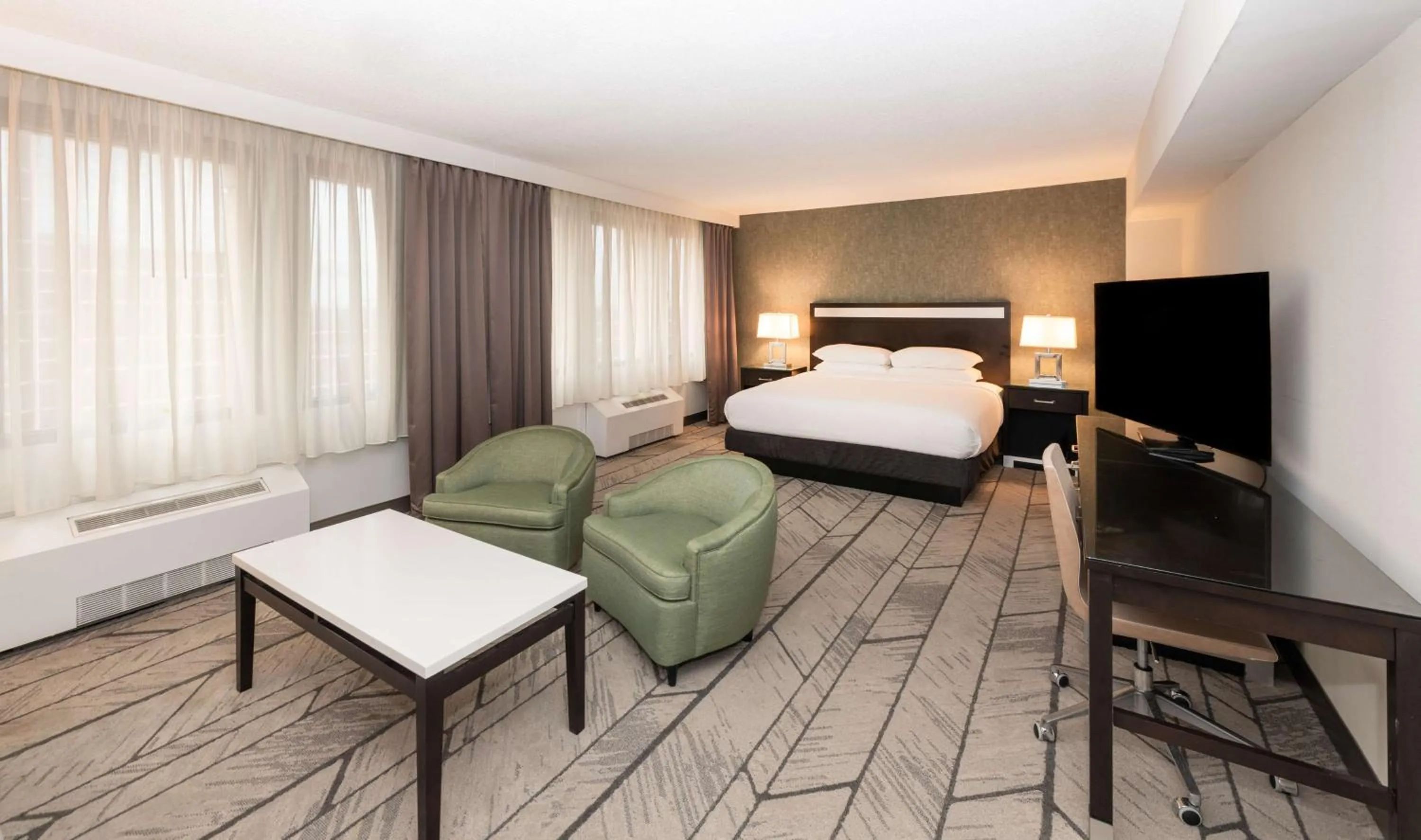Bedroom, Bed in DoubleTree by Hilton Newark Penn Station, NJ