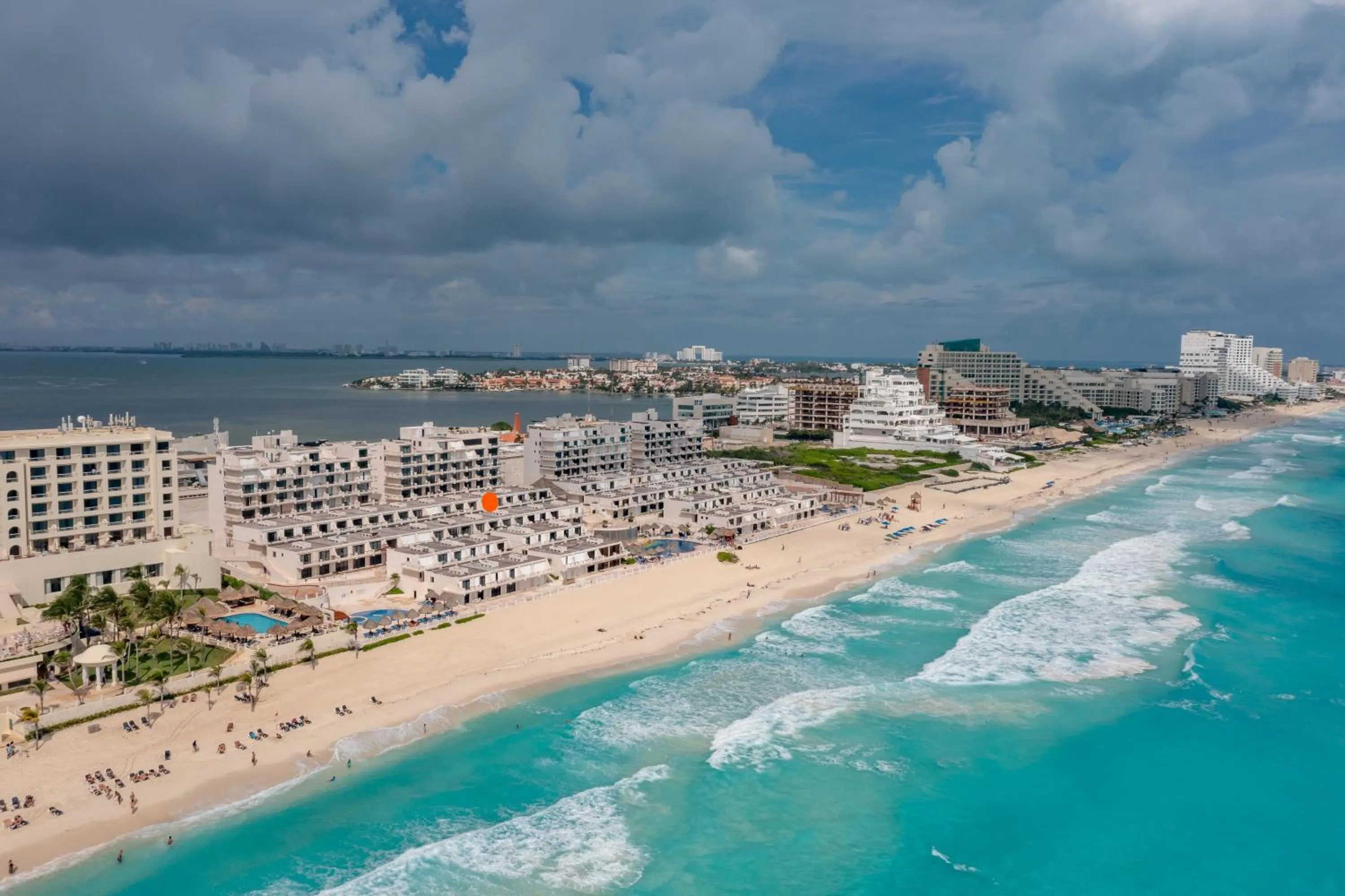 Beach in Cancun Ocean view