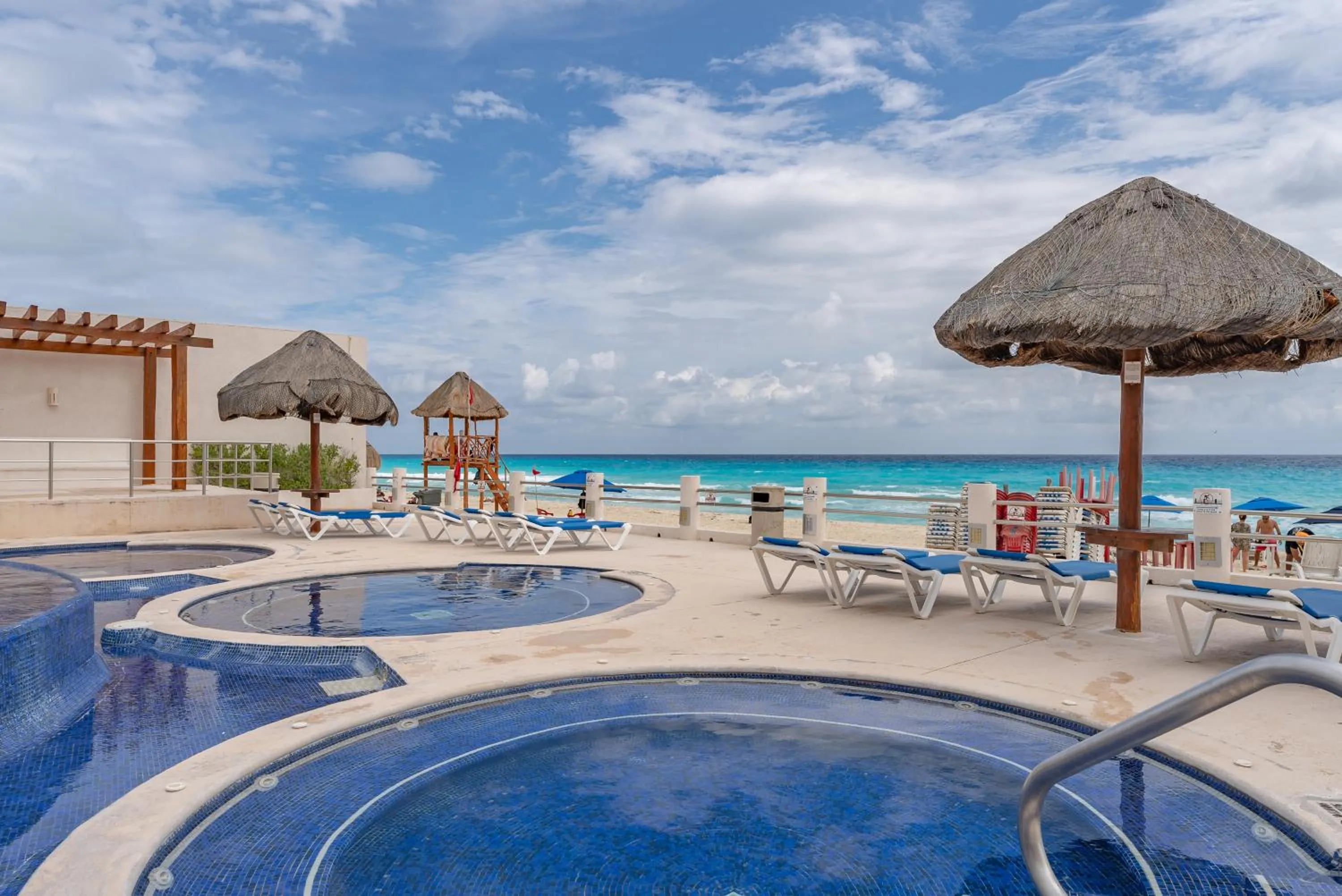 Swimming pool in Cancun Ocean view