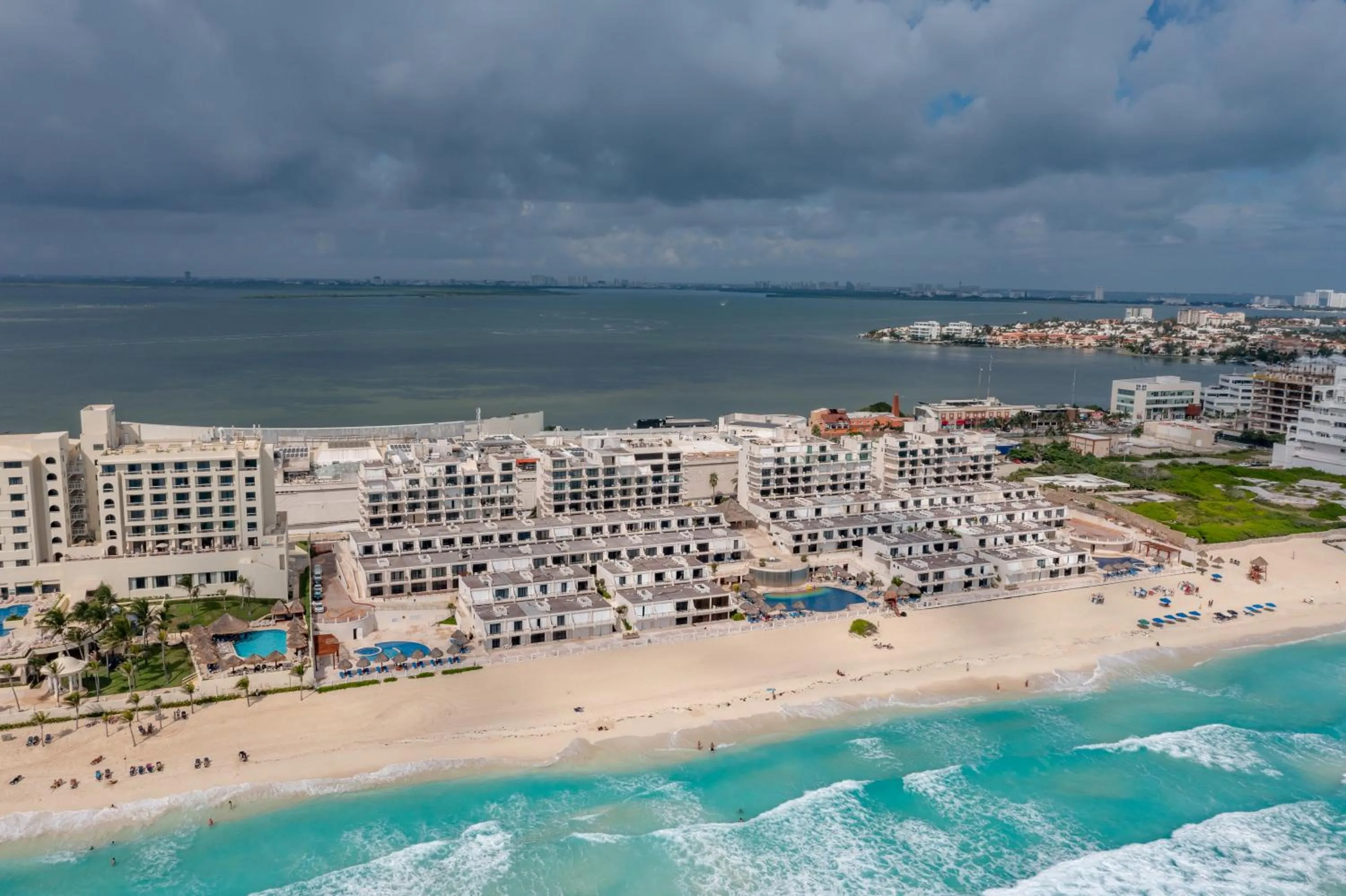 Beach in Cancun Ocean view