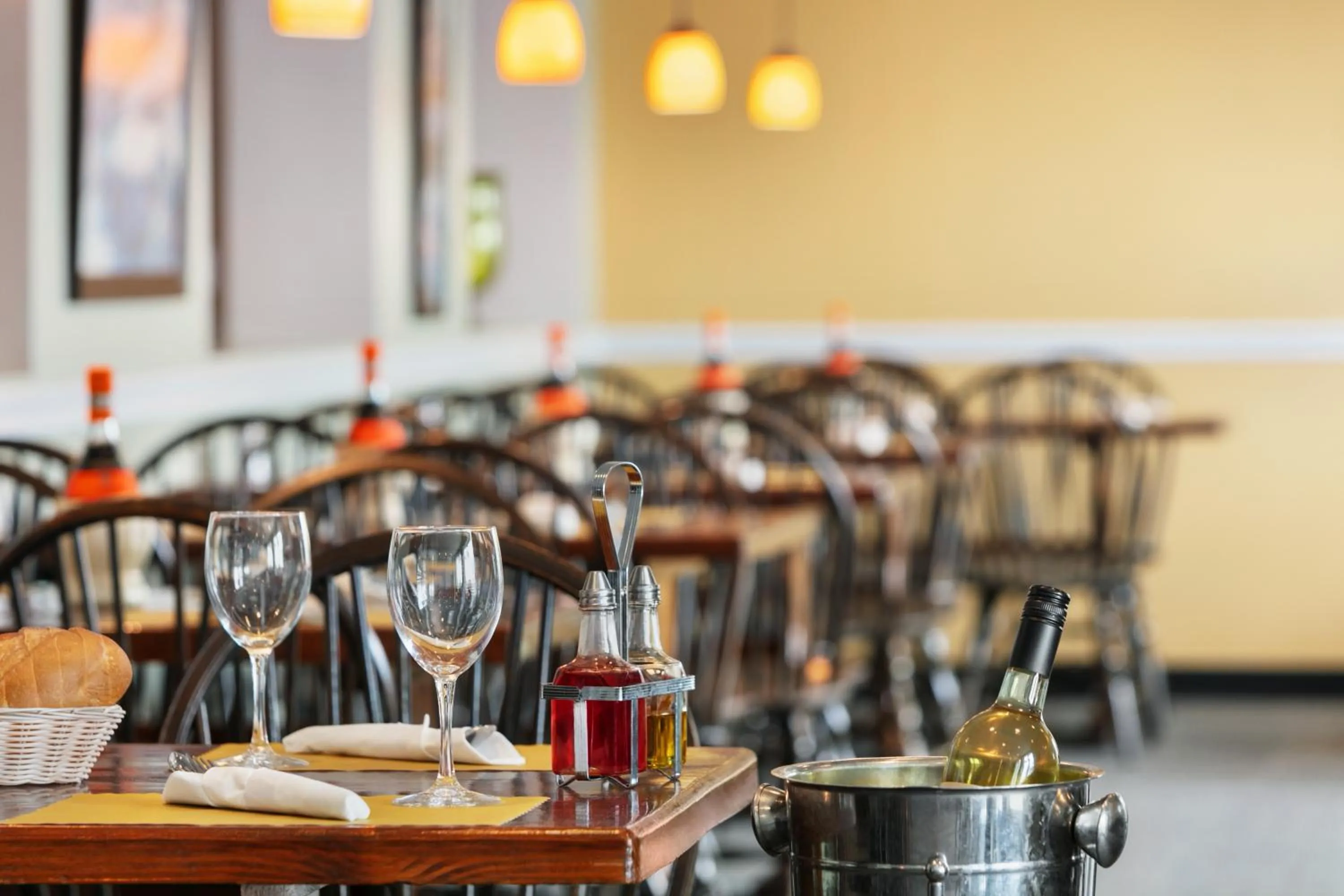 Restaurant/places to eat in Harrison Hall Hotel