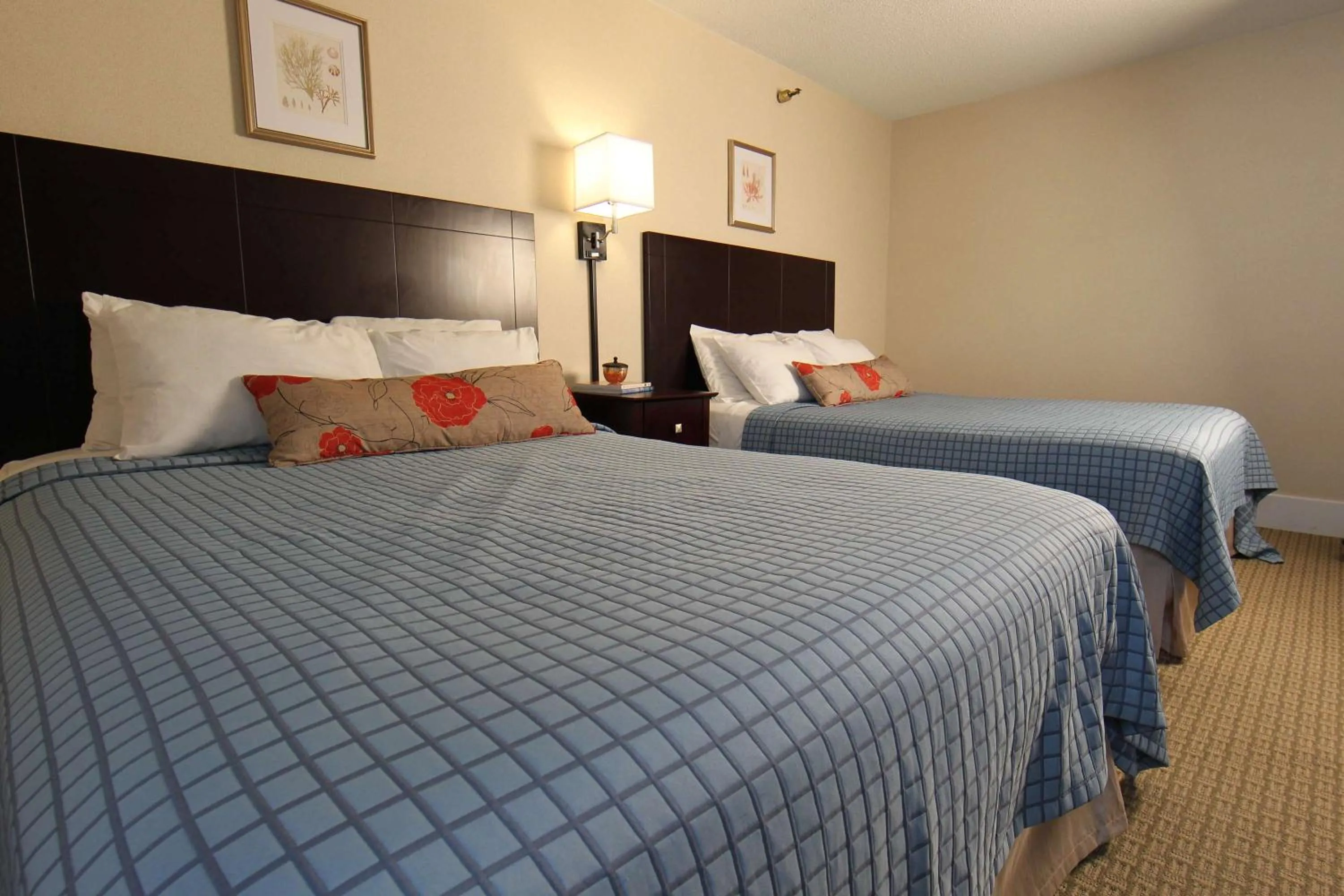 Photo of the whole room, Bed in Harrison Hall Hotel